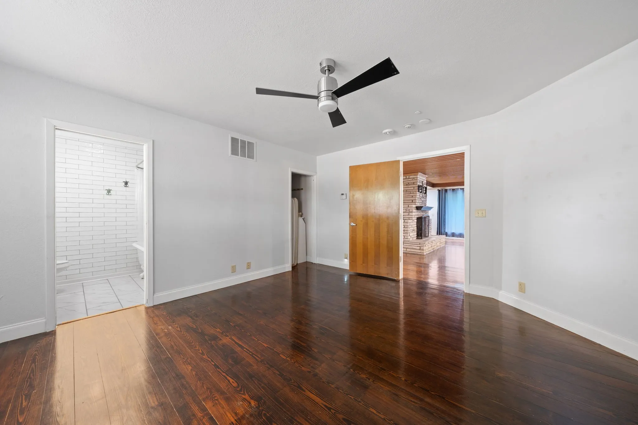Single Family Residence For Sale in Palo Pinto County , 801 NW 7th Avenue, Mineral Wells, Texas 76067, 4 Bedroom, 4 Bathroom, Garage spaces, 3,841 Sqft, built in 1960, mls#21279948, Real Estate Agent in Mineral Wells, Homes For Sale in Palo Pinto county, Homes For Sale in Mineral Wells, Realtor in Mineral Wells Texas, Real Estate Brokerage Independent Realty Texas, Luminita Cordes Realtor