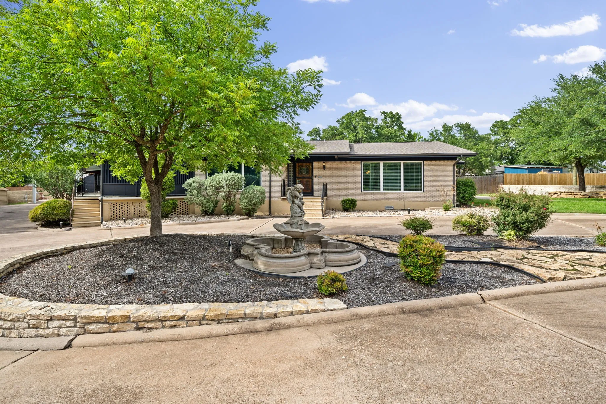 Single Family Residence For Sale in Palo Pinto County , 801 NW 7th Avenue, Mineral Wells, Texas 76067, 4 Bedroom, 4 Bathroom, Garage spaces, 3,841 Sqft, built in 1960, mls#21279948, Real Estate Agent in Mineral Wells, Homes For Sale in Palo Pinto county, Homes For Sale in Mineral Wells, Realtor in Mineral Wells Texas, Real Estate Brokerage Independent Realty Texas, Luminita Cordes Realtor