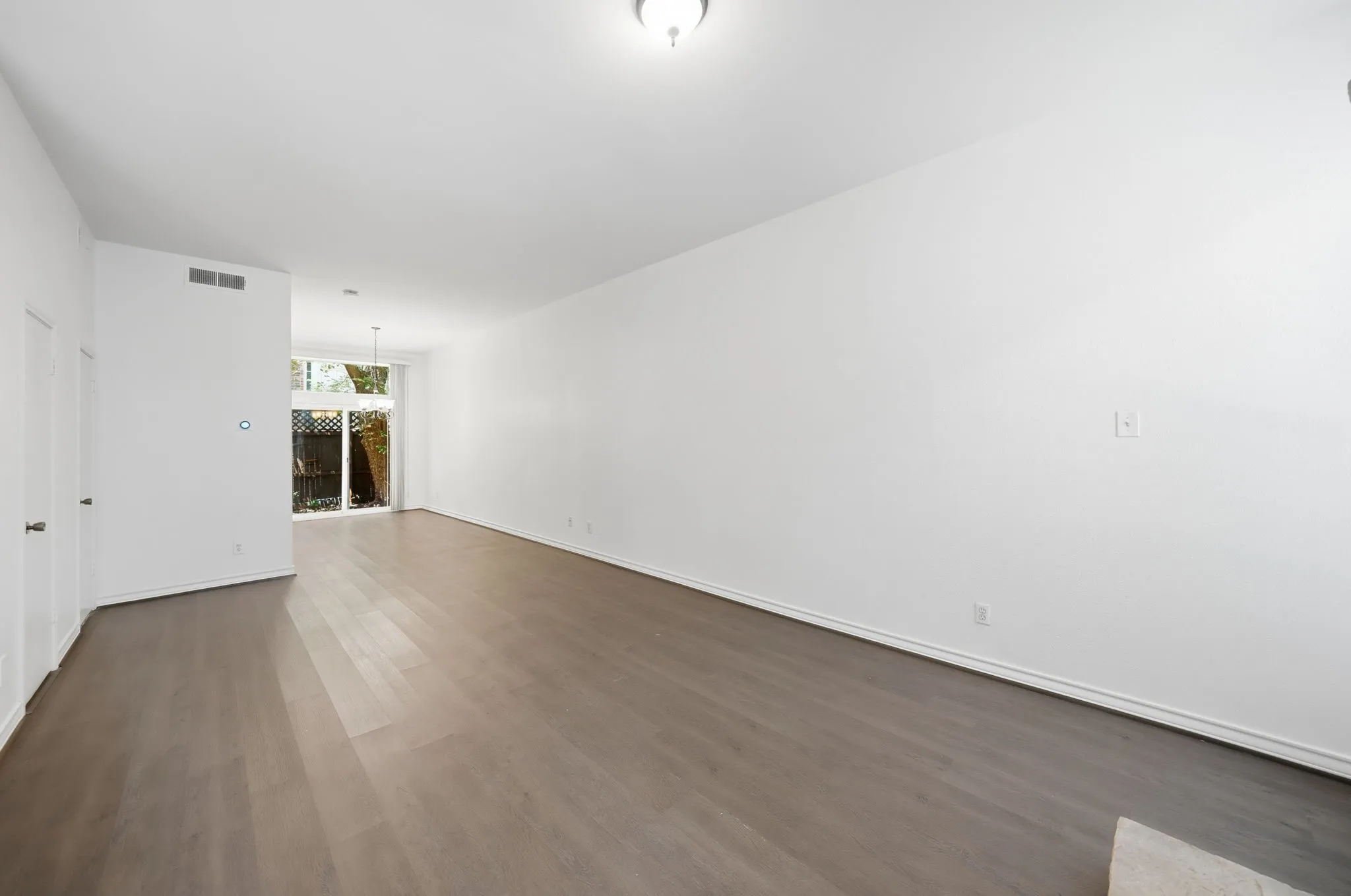 Condominium For Rent in Dallas County , 2815 Welborn Street 101, Dallas, Texas 75219, 2 Bedroom, 2 Bathroom, Garage spaces, 1,232 Sqft, built in 1981, mls#21285635, Real Estate Agent in Dallas, Homes For Rent in Dallas county, Homes For Rent in Dallas, Realtor in Dallas Texas, Real Estate Brokerage Independent Realty Texas, Luminita Cordes Realtor