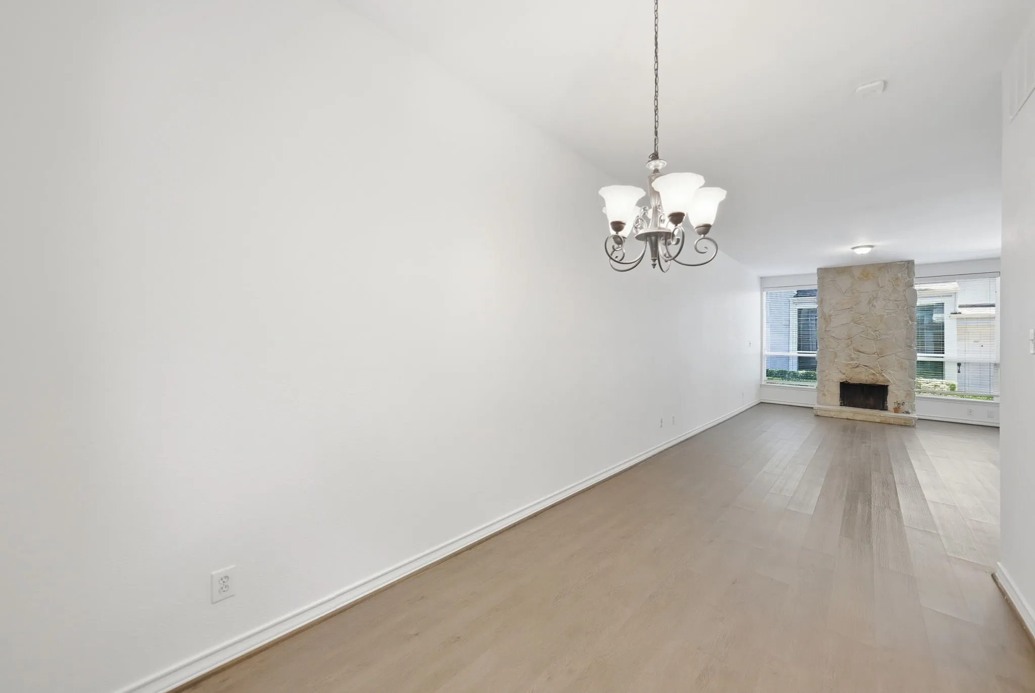 Condominium For Rent in Dallas County , 2815 Welborn Street 101, Dallas, Texas 75219, 2 Bedroom, 2 Bathroom, Garage spaces, 1,232 Sqft, built in 1981, mls#21285635, Real Estate Agent in Dallas, Homes For Rent in Dallas county, Homes For Rent in Dallas, Realtor in Dallas Texas, Real Estate Brokerage Independent Realty Texas, Luminita Cordes Realtor