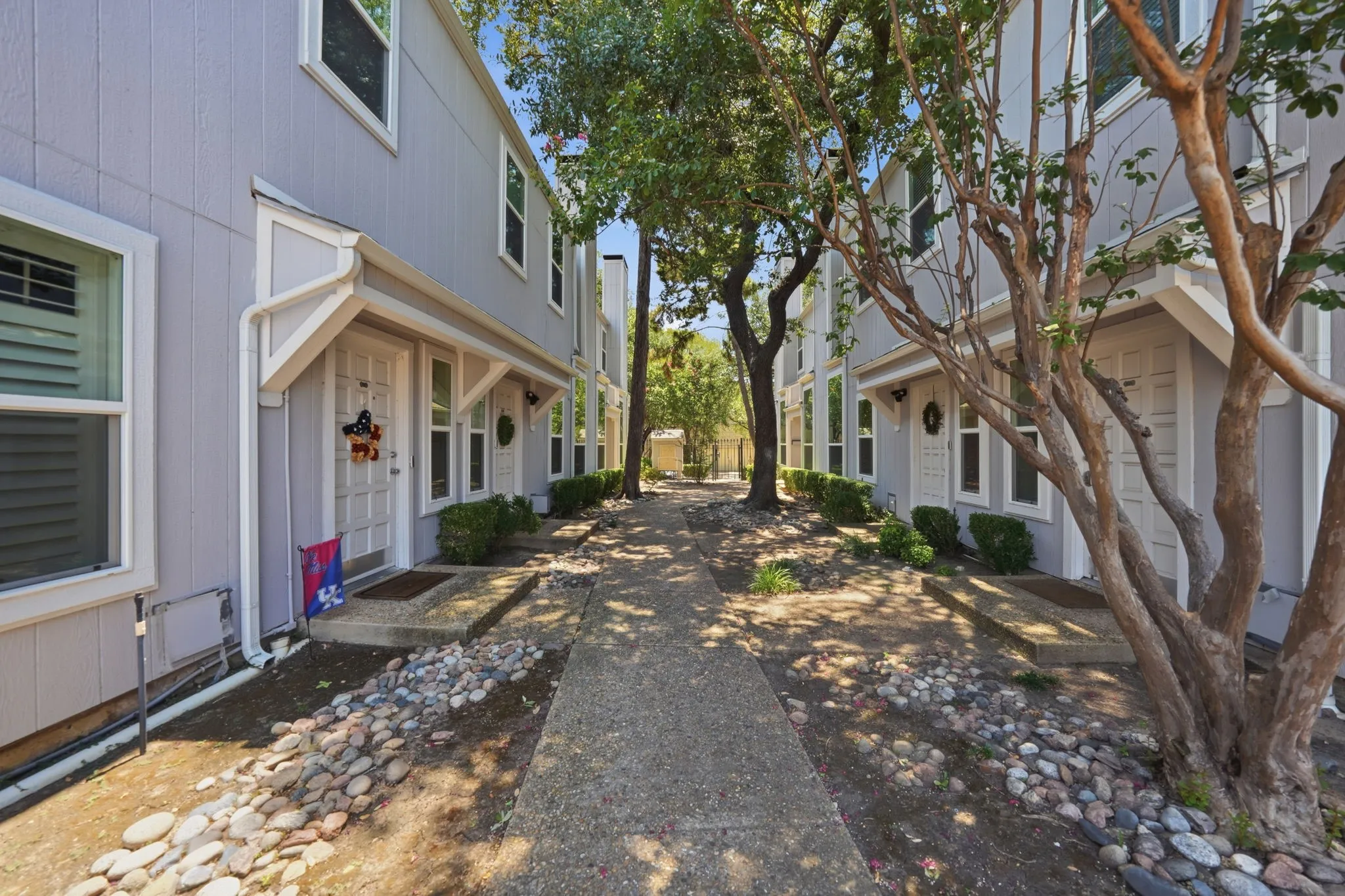 Condominium For Rent in Dallas County , 2815 Welborn Street 101, Dallas, Texas 75219, 2 Bedroom, 2 Bathroom, Garage spaces, 1,232 Sqft, built in 1981, mls#21285635, Real Estate Agent in Dallas, Homes For Rent in Dallas county, Homes For Rent in Dallas, Realtor in Dallas Texas, Real Estate Brokerage Independent Realty Texas, Luminita Cordes Realtor
