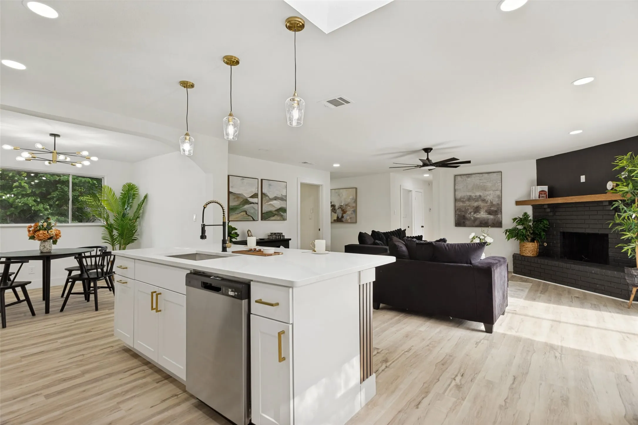 Single Family Residence For Sale in Tarrant County , 3816 Springbranch Drive, Benbrook, Texas 76116, 4 Bedroom, 2 Bathroom, 2 Garage spaces, 1,780 Sqft, built in 1956, mls#21285634, Real Estate Agent in Benbrook, Homes For Sale in Tarrant county, Homes For Sale in Benbrook, Realtor in Benbrook Texas, Real Estate Brokerage Independent Realty Texas, Luminita Cordes Realtor