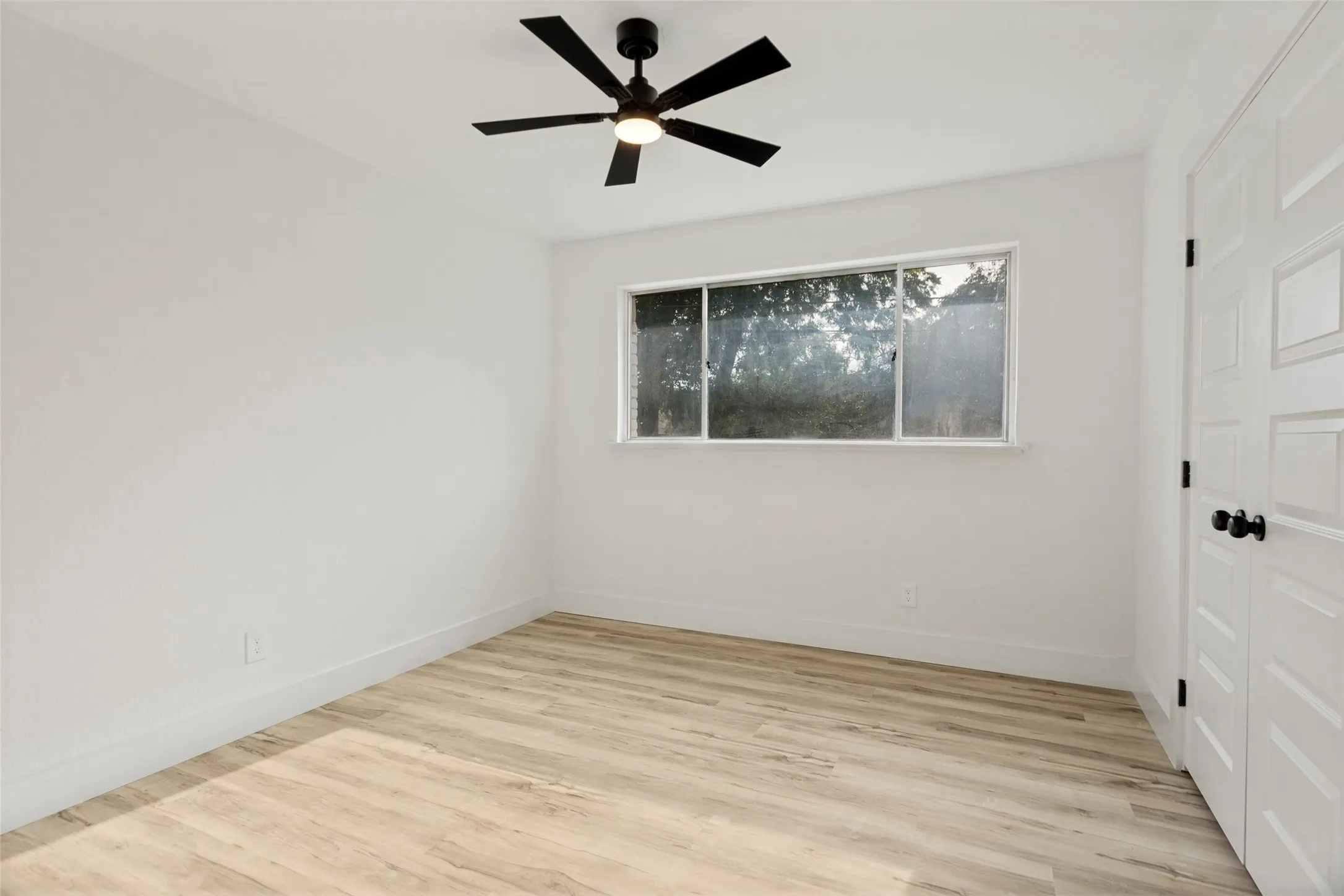 Single Family Residence For Sale in Tarrant County , 3816 Springbranch Drive, Benbrook, Texas 76116, 4 Bedroom, 2 Bathroom, 2 Garage spaces, 1,780 Sqft, built in 1956, mls#21285634, Real Estate Agent in Benbrook, Homes For Sale in Tarrant county, Homes For Sale in Benbrook, Realtor in Benbrook Texas, Real Estate Brokerage Independent Realty Texas, Luminita Cordes Realtor