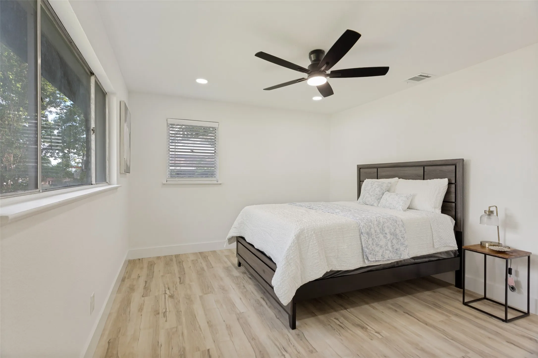 Single Family Residence For Sale in Tarrant County , 3816 Springbranch Drive, Benbrook, Texas 76116, 4 Bedroom, 2 Bathroom, 2 Garage spaces, 1,780 Sqft, built in 1956, mls#21285634, Real Estate Agent in Benbrook, Homes For Sale in Tarrant county, Homes For Sale in Benbrook, Realtor in Benbrook Texas, Real Estate Brokerage Independent Realty Texas, Luminita Cordes Realtor