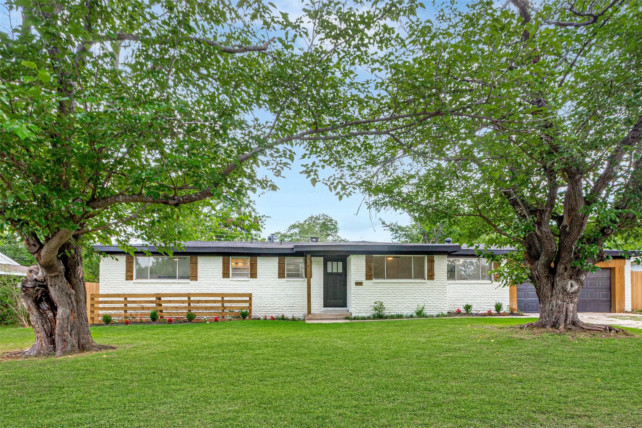Single Family Residence For Sale in Tarrant County , 3816 Springbranch Drive, Benbrook, Texas 76116, 4 Bedroom, 2 Bathroom, 2 Garage spaces, 1,780 Sqft, built in 1956, mls#21285634, Real Estate Agent in Benbrook, Homes For Sale in Tarrant county, Homes For Sale in Benbrook, Realtor in Benbrook Texas, Real Estate Brokerage Independent Realty Texas, Luminita Cordes Realtor