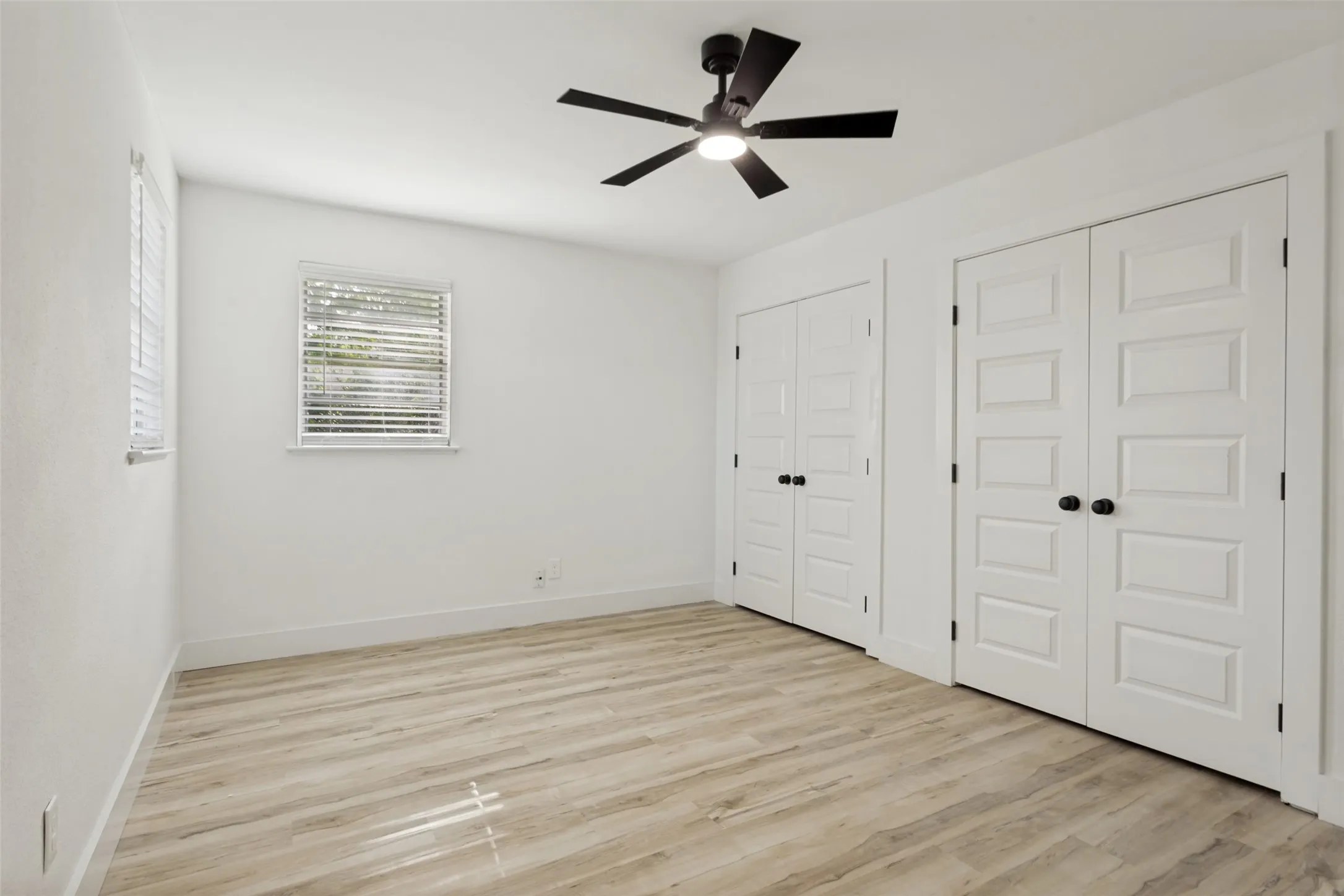 Single Family Residence For Sale in Tarrant County , 3816 Springbranch Drive, Benbrook, Texas 76116, 4 Bedroom, 2 Bathroom, 2 Garage spaces, 1,780 Sqft, built in 1956, mls#21285634, Real Estate Agent in Benbrook, Homes For Sale in Tarrant county, Homes For Sale in Benbrook, Realtor in Benbrook Texas, Real Estate Brokerage Independent Realty Texas, Luminita Cordes Realtor