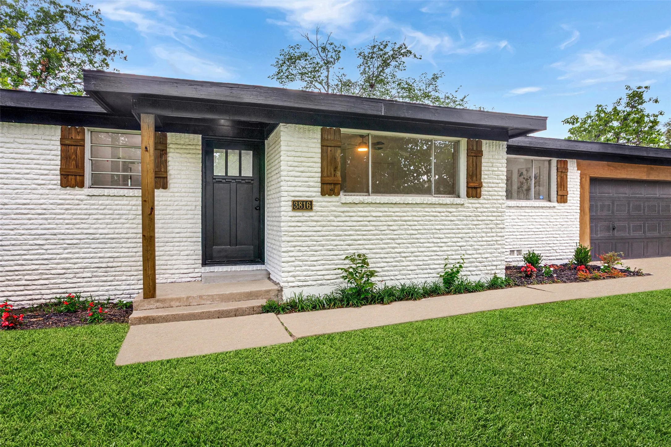 Single Family Residence For Sale in Tarrant County , 3816 Springbranch Drive, Benbrook, Texas 76116, 4 Bedroom, 2 Bathroom, 2 Garage spaces, 1,780 Sqft, built in 1956, mls#21285634, Real Estate Agent in Benbrook, Homes For Sale in Tarrant county, Homes For Sale in Benbrook, Realtor in Benbrook Texas, Real Estate Brokerage Independent Realty Texas, Luminita Cordes Realtor