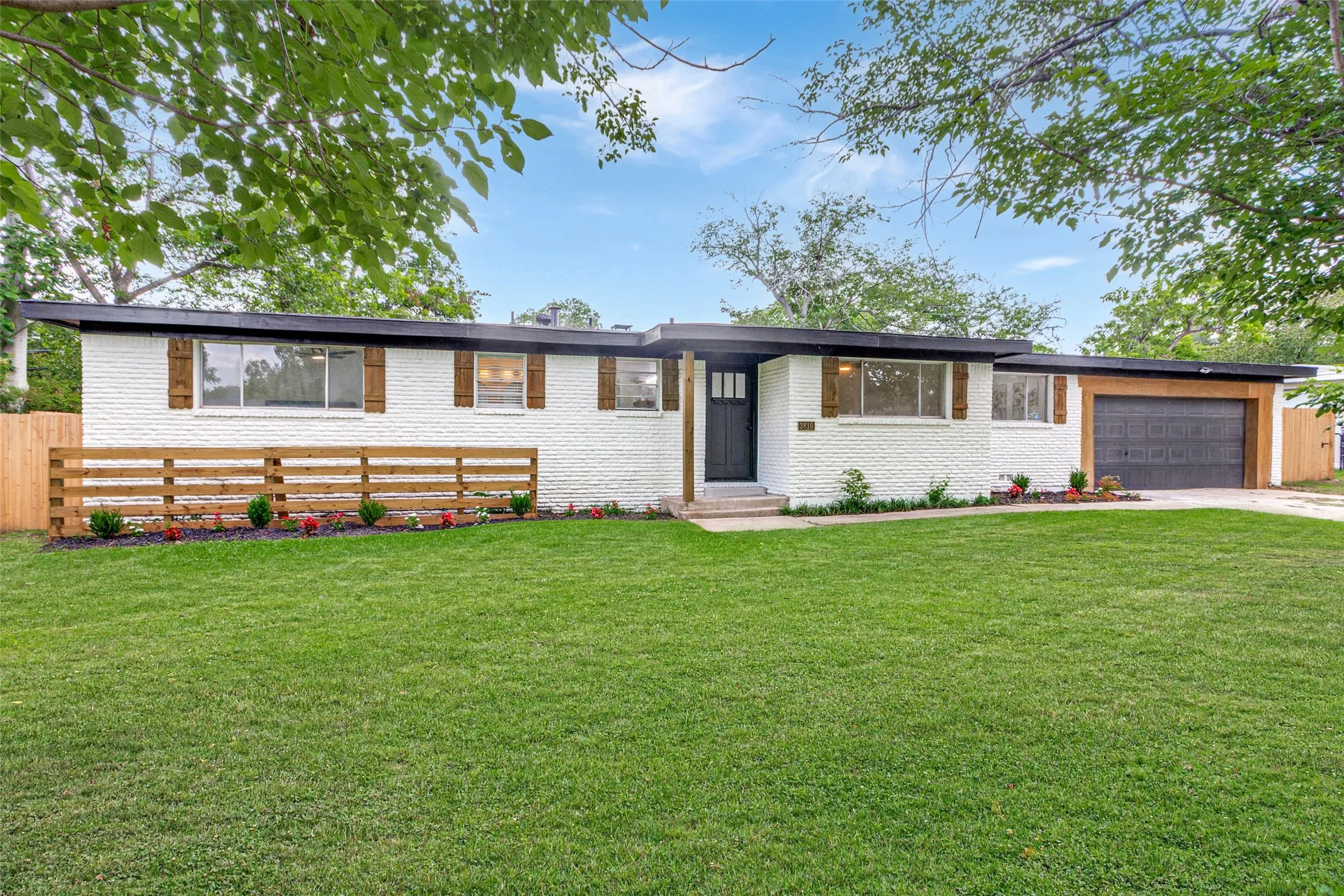 Single Family Residence For Sale in Tarrant County , 3816 Springbranch Drive, Benbrook, Texas 76116, 4 Bedroom, 2 Bathroom, 2 Garage spaces, 1,780 Sqft, built in 1956, mls#21285634, Real Estate Agent in Benbrook, Homes For Sale in Tarrant county, Homes For Sale in Benbrook, Realtor in Benbrook Texas, Real Estate Brokerage Independent Realty Texas, Luminita Cordes Realtor
