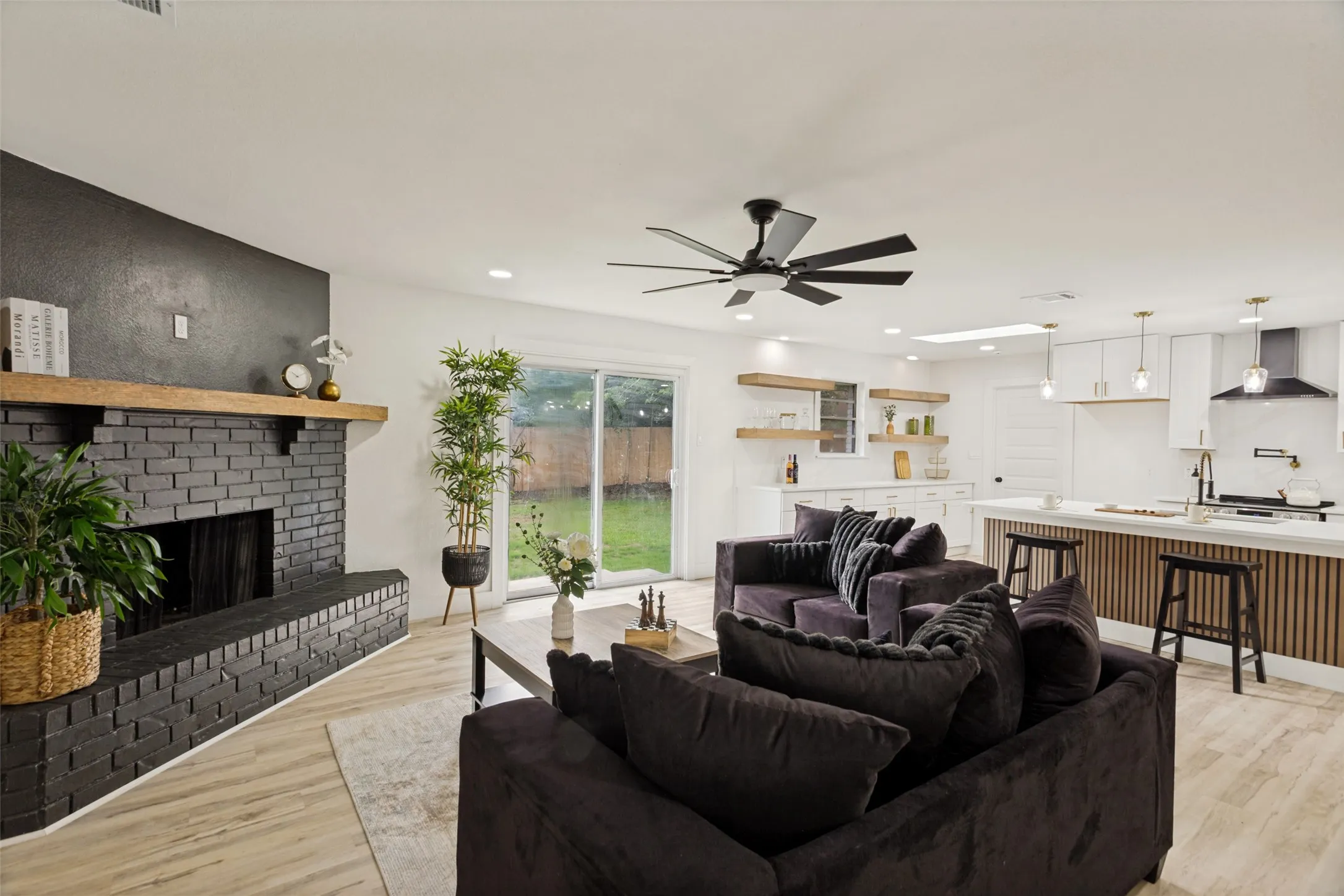 Single Family Residence For Sale in Tarrant County , 3816 Springbranch Drive, Benbrook, Texas 76116, 4 Bedroom, 2 Bathroom, 2 Garage spaces, 1,780 Sqft, built in 1956, mls#21285634, Real Estate Agent in Benbrook, Homes For Sale in Tarrant county, Homes For Sale in Benbrook, Realtor in Benbrook Texas, Real Estate Brokerage Independent Realty Texas, Luminita Cordes Realtor