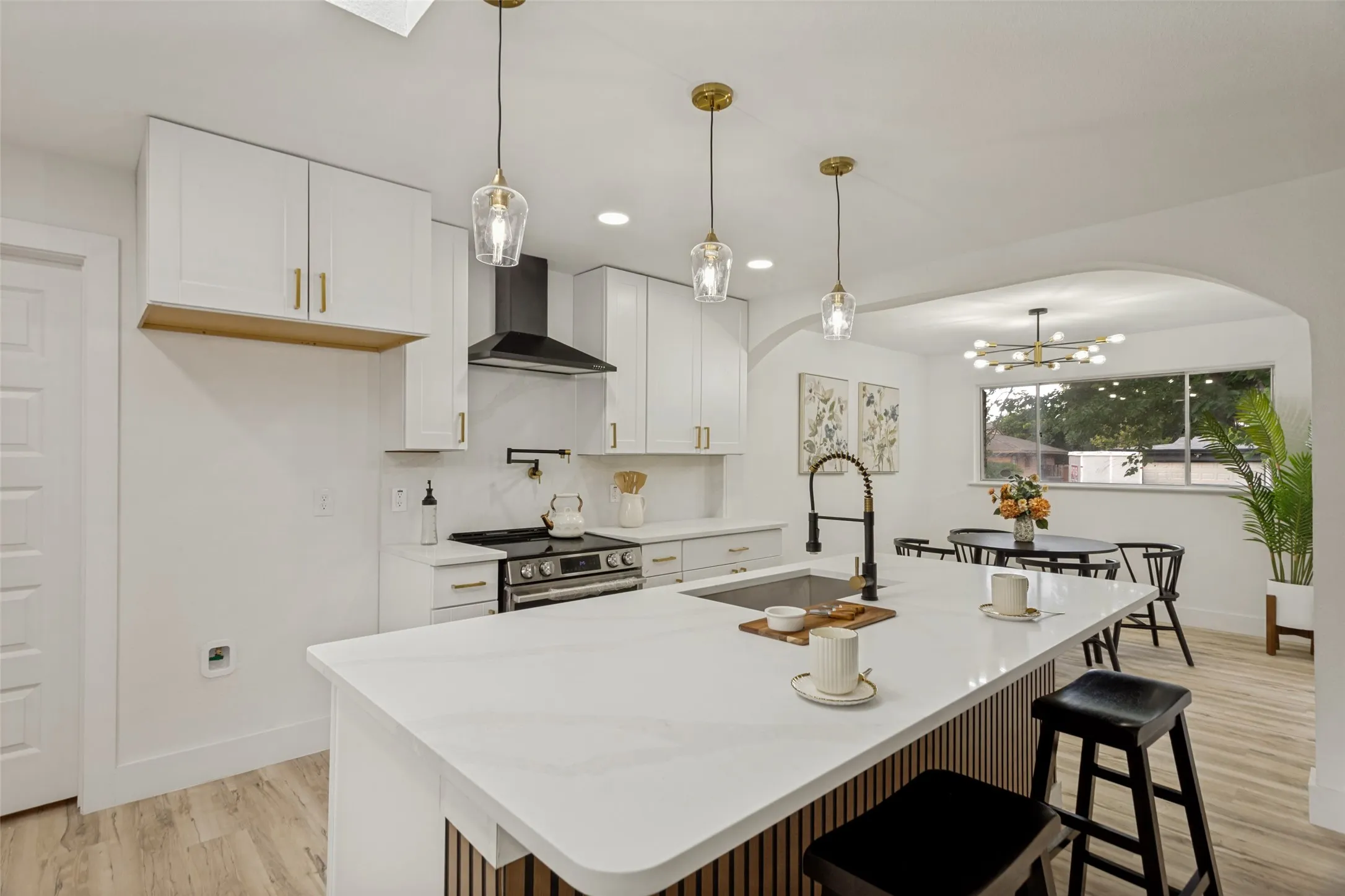 Single Family Residence For Sale in Tarrant County , 3816 Springbranch Drive, Benbrook, Texas 76116, 4 Bedroom, 2 Bathroom, 2 Garage spaces, 1,780 Sqft, built in 1956, mls#21285634, Real Estate Agent in Benbrook, Homes For Sale in Tarrant county, Homes For Sale in Benbrook, Realtor in Benbrook Texas, Real Estate Brokerage Independent Realty Texas, Luminita Cordes Realtor