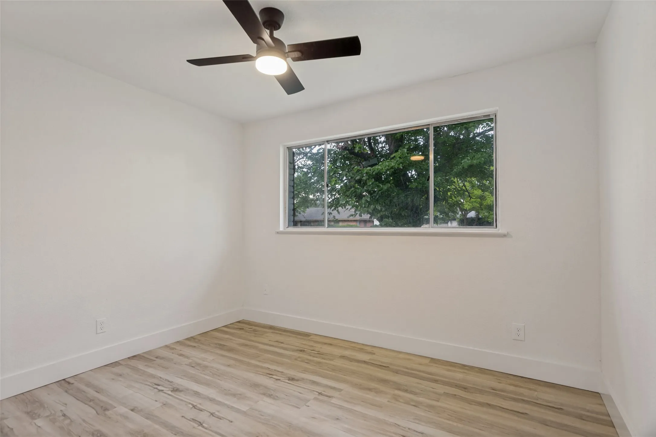 Single Family Residence For Sale in Tarrant County , 3816 Springbranch Drive, Benbrook, Texas 76116, 4 Bedroom, 2 Bathroom, 2 Garage spaces, 1,780 Sqft, built in 1956, mls#21285634, Real Estate Agent in Benbrook, Homes For Sale in Tarrant county, Homes For Sale in Benbrook, Realtor in Benbrook Texas, Real Estate Brokerage Independent Realty Texas, Luminita Cordes Realtor