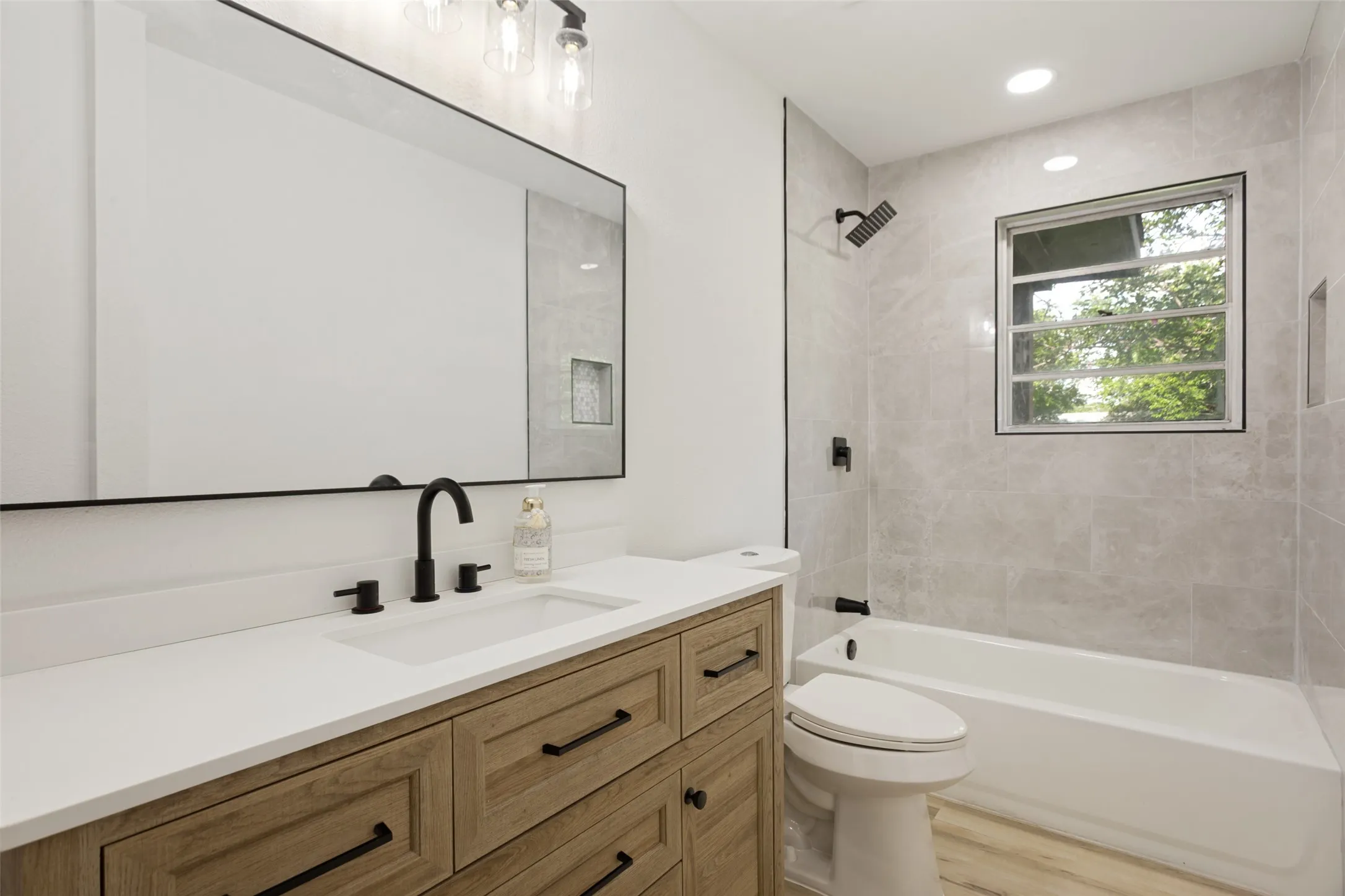 Single Family Residence For Sale in Tarrant County , 3816 Springbranch Drive, Benbrook, Texas 76116, 4 Bedroom, 2 Bathroom, 2 Garage spaces, 1,780 Sqft, built in 1956, mls#21285634, Real Estate Agent in Benbrook, Homes For Sale in Tarrant county, Homes For Sale in Benbrook, Realtor in Benbrook Texas, Real Estate Brokerage Independent Realty Texas, Luminita Cordes Realtor