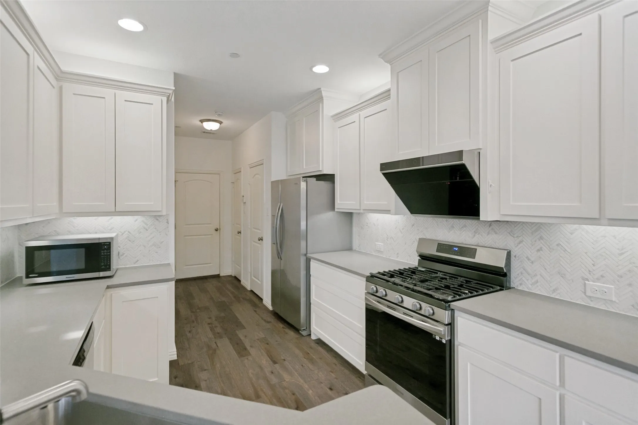 Single Family Residence For Sale in Collin County , 2324 Molly Lane, Plano, Texas 75074, 3 Bedrooms, 4 Bathrooms, 2 Garage spaces, 2,124 Sqft, built in 2017, Price $430,000, mls#21284916, Real Estate Agent in Plano, Homes For Sale in Collin county, Homes For Sale in Plano, Realtor in Plano Texas, Real Estate Brokerage Independent Realty Texas, Luminita Cordes Realtor