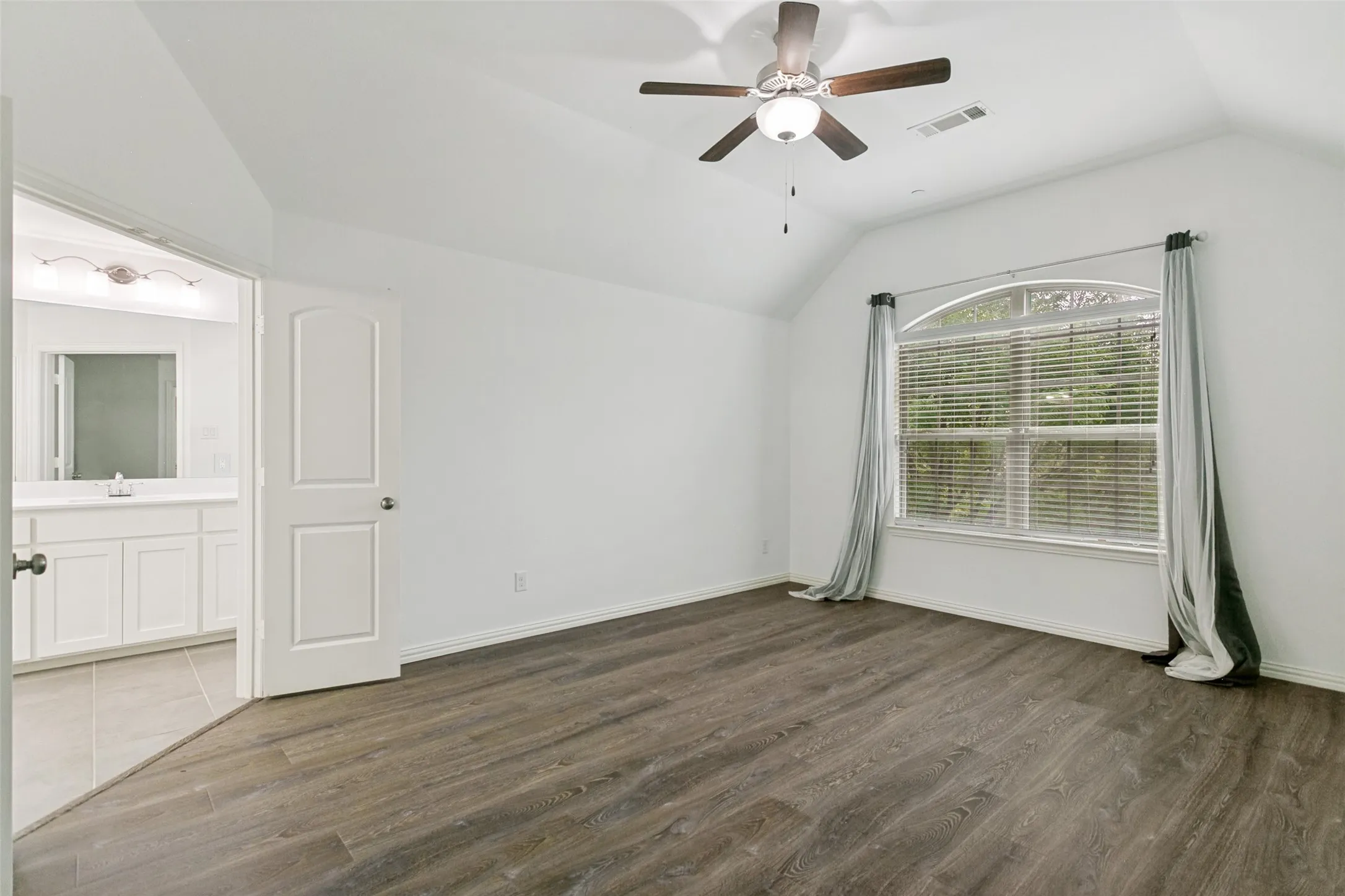 Single Family Residence For Sale in Collin County , 2324 Molly Lane, Plano, Texas 75074, 3 Bedrooms, 4 Bathrooms, 2 Garage spaces, 2,124 Sqft, built in 2017, Price $430,000, mls#21284916, Real Estate Agent in Plano, Homes For Sale in Collin county, Homes For Sale in Plano, Realtor in Plano Texas, Real Estate Brokerage Independent Realty Texas, Luminita Cordes Realtor