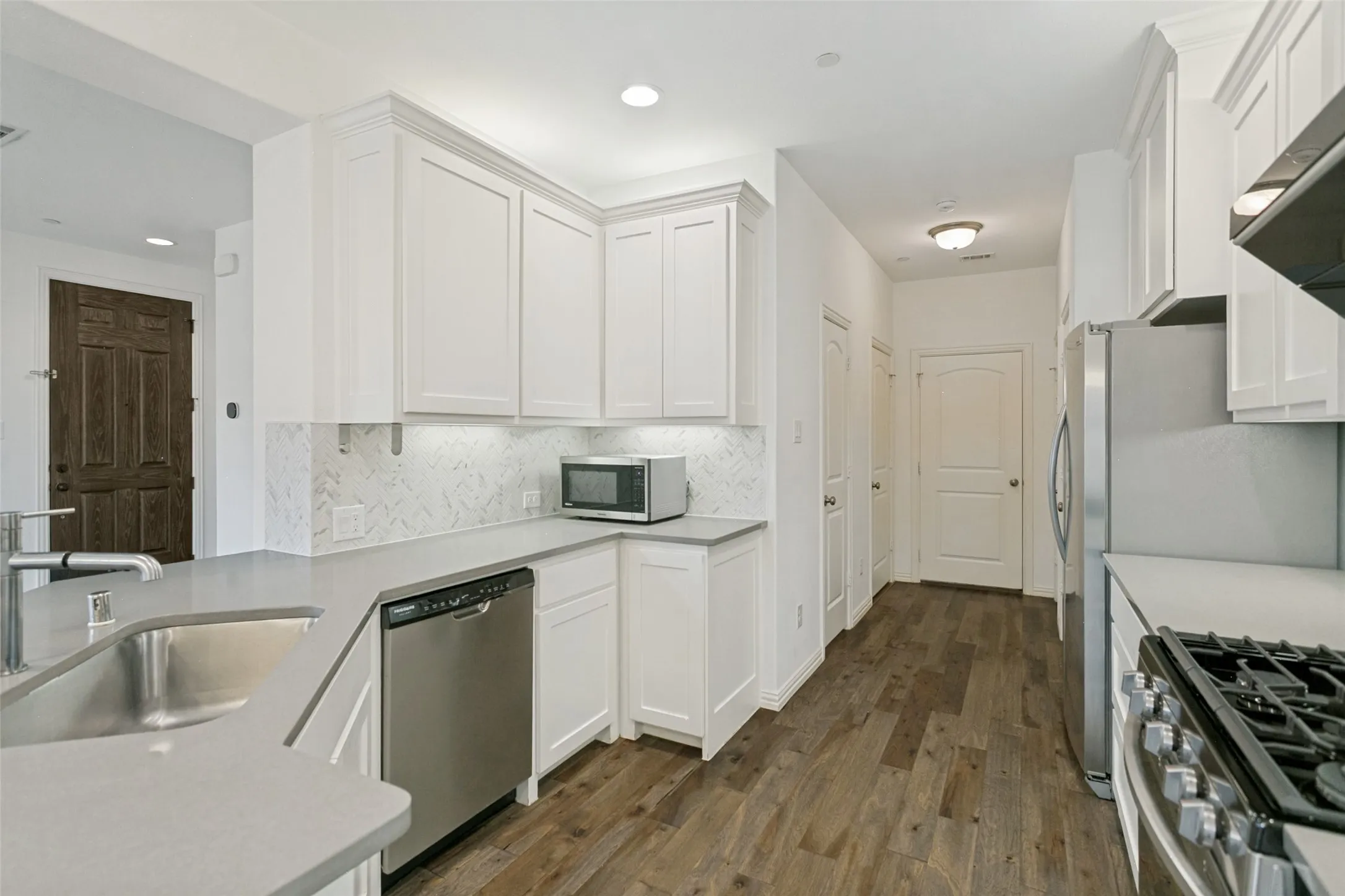 Single Family Residence For Sale in Collin County , 2324 Molly Lane, Plano, Texas 75074, 3 Bedrooms, 4 Bathrooms, 2 Garage spaces, 2,124 Sqft, built in 2017, Price $430,000, mls#21284916, Real Estate Agent in Plano, Homes For Sale in Collin county, Homes For Sale in Plano, Realtor in Plano Texas, Real Estate Brokerage Independent Realty Texas, Luminita Cordes Realtor