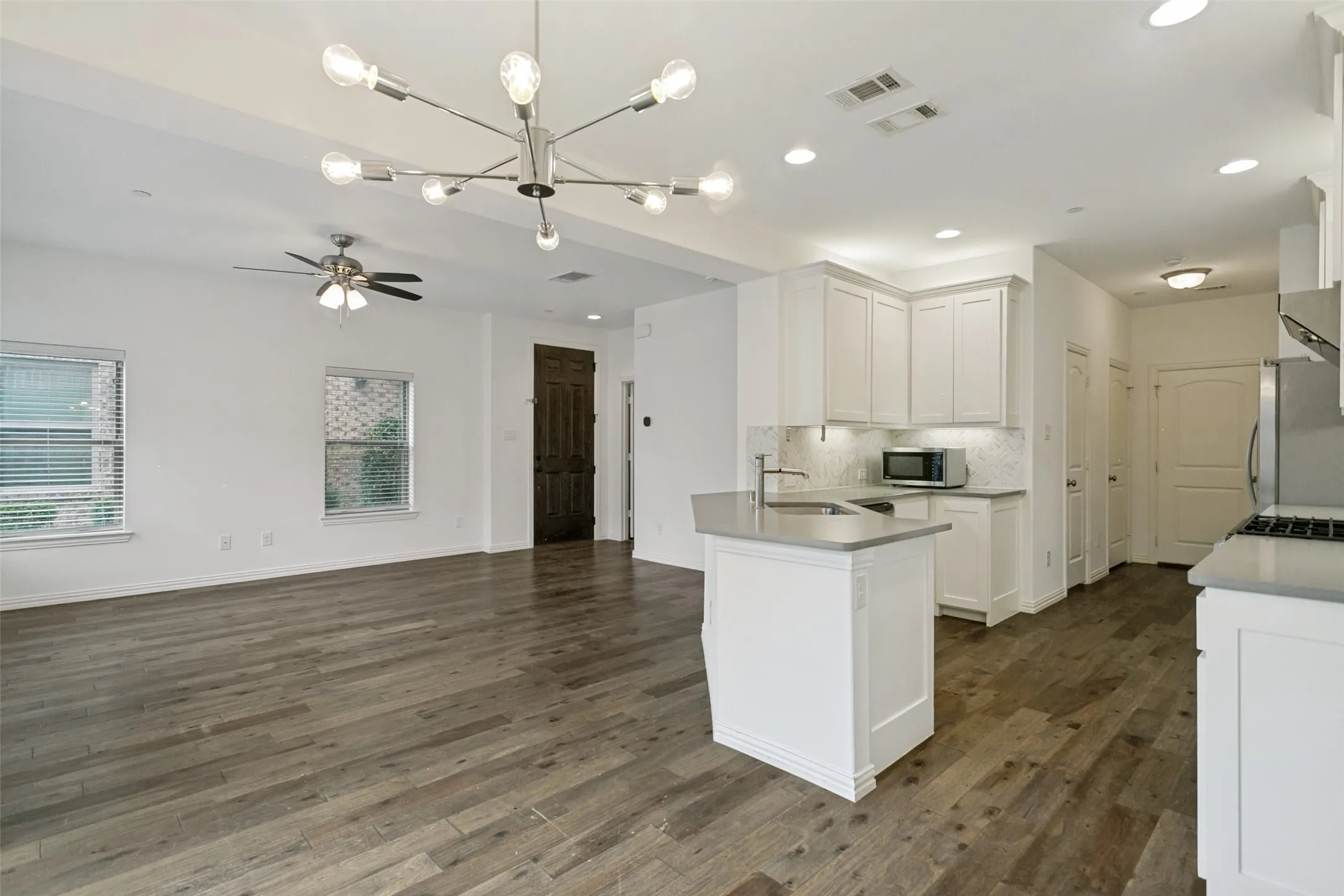 Single Family Residence For Sale in Collin County , 2324 Molly Lane, Plano, Texas 75074, 3 Bedrooms, 4 Bathrooms, 2 Garage spaces, 2,124 Sqft, built in 2017, Price $430,000, mls#21284916, Real Estate Agent in Plano, Homes For Sale in Collin county, Homes For Sale in Plano, Realtor in Plano Texas, Real Estate Brokerage Independent Realty Texas, Luminita Cordes Realtor