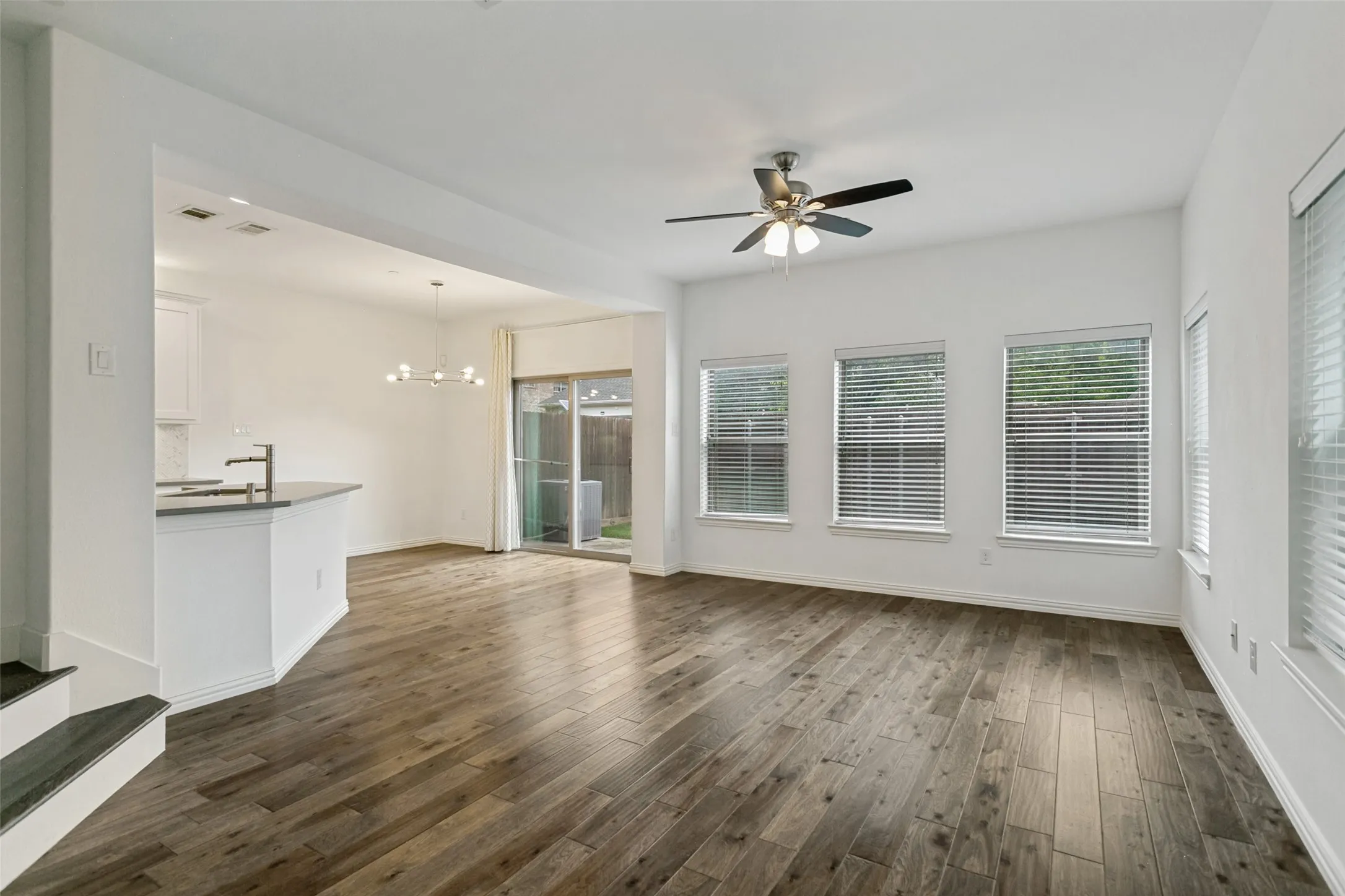 Single Family Residence For Sale in Collin County , 2324 Molly Lane, Plano, Texas 75074, 3 Bedrooms, 4 Bathrooms, 2 Garage spaces, 2,124 Sqft, built in 2017, Price $430,000, mls#21284916, Real Estate Agent in Plano, Homes For Sale in Collin county, Homes For Sale in Plano, Realtor in Plano Texas, Real Estate Brokerage Independent Realty Texas, Luminita Cordes Realtor