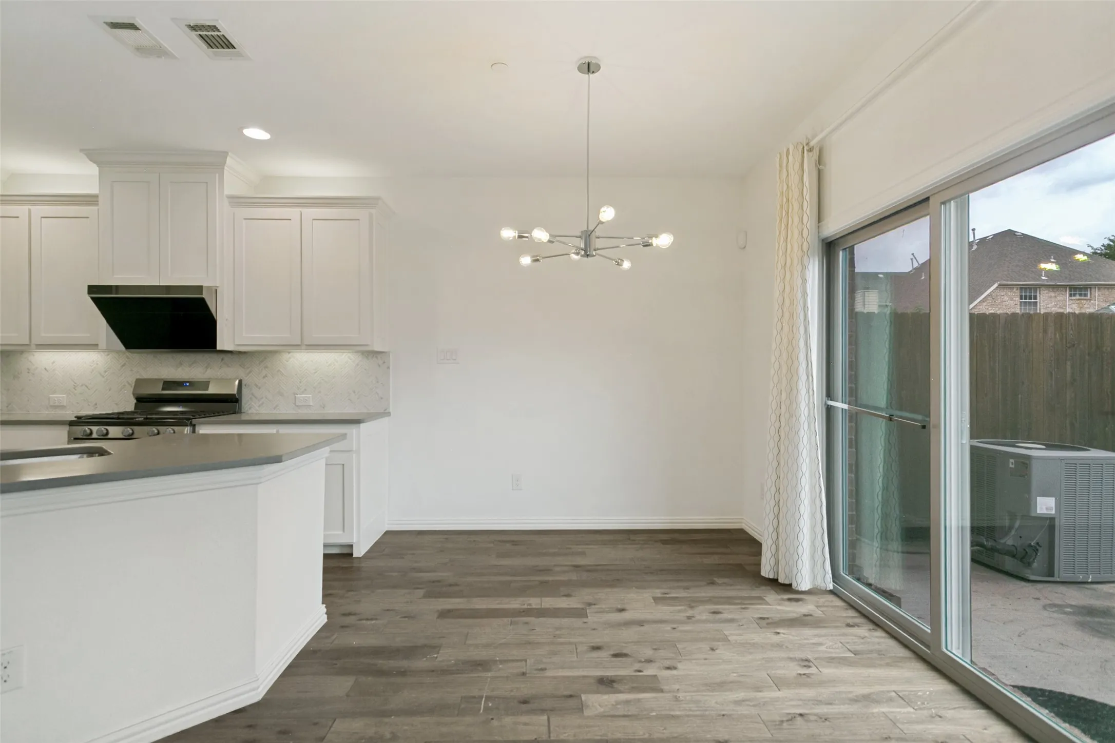 Single Family Residence For Sale in Collin County , 2324 Molly Lane, Plano, Texas 75074, 3 Bedrooms, 4 Bathrooms, 2 Garage spaces, 2,124 Sqft, built in 2017, Price $430,000, mls#21284916, Real Estate Agent in Plano, Homes For Sale in Collin county, Homes For Sale in Plano, Realtor in Plano Texas, Real Estate Brokerage Independent Realty Texas, Luminita Cordes Realtor