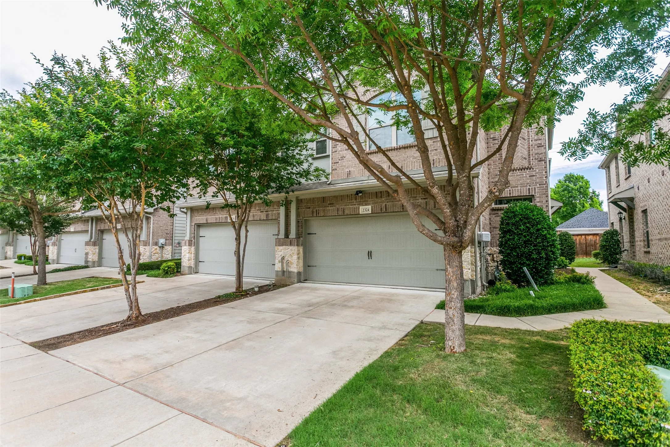 Single Family Residence For Sale in Collin County , 2324 Molly Lane, Plano, Texas 75074, 3 Bedrooms, 4 Bathrooms, 2 Garage spaces, 2,124 Sqft, built in 2017, Price $430,000, mls#21284916, Real Estate Agent in Plano, Homes For Sale in Collin county, Homes For Sale in Plano, Realtor in Plano Texas, Real Estate Brokerage Independent Realty Texas, Luminita Cordes Realtor