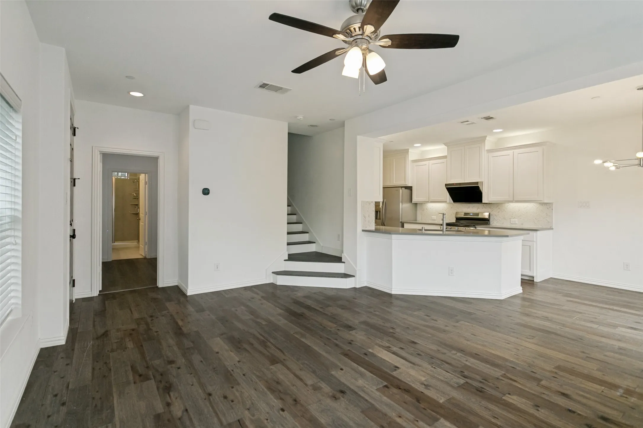Single Family Residence For Sale in Collin County , 2324 Molly Lane, Plano, Texas 75074, 3 Bedrooms, 4 Bathrooms, 2 Garage spaces, 2,124 Sqft, built in 2017, Price $430,000, mls#21284916, Real Estate Agent in Plano, Homes For Sale in Collin county, Homes For Sale in Plano, Realtor in Plano Texas, Real Estate Brokerage Independent Realty Texas, Luminita Cordes Realtor