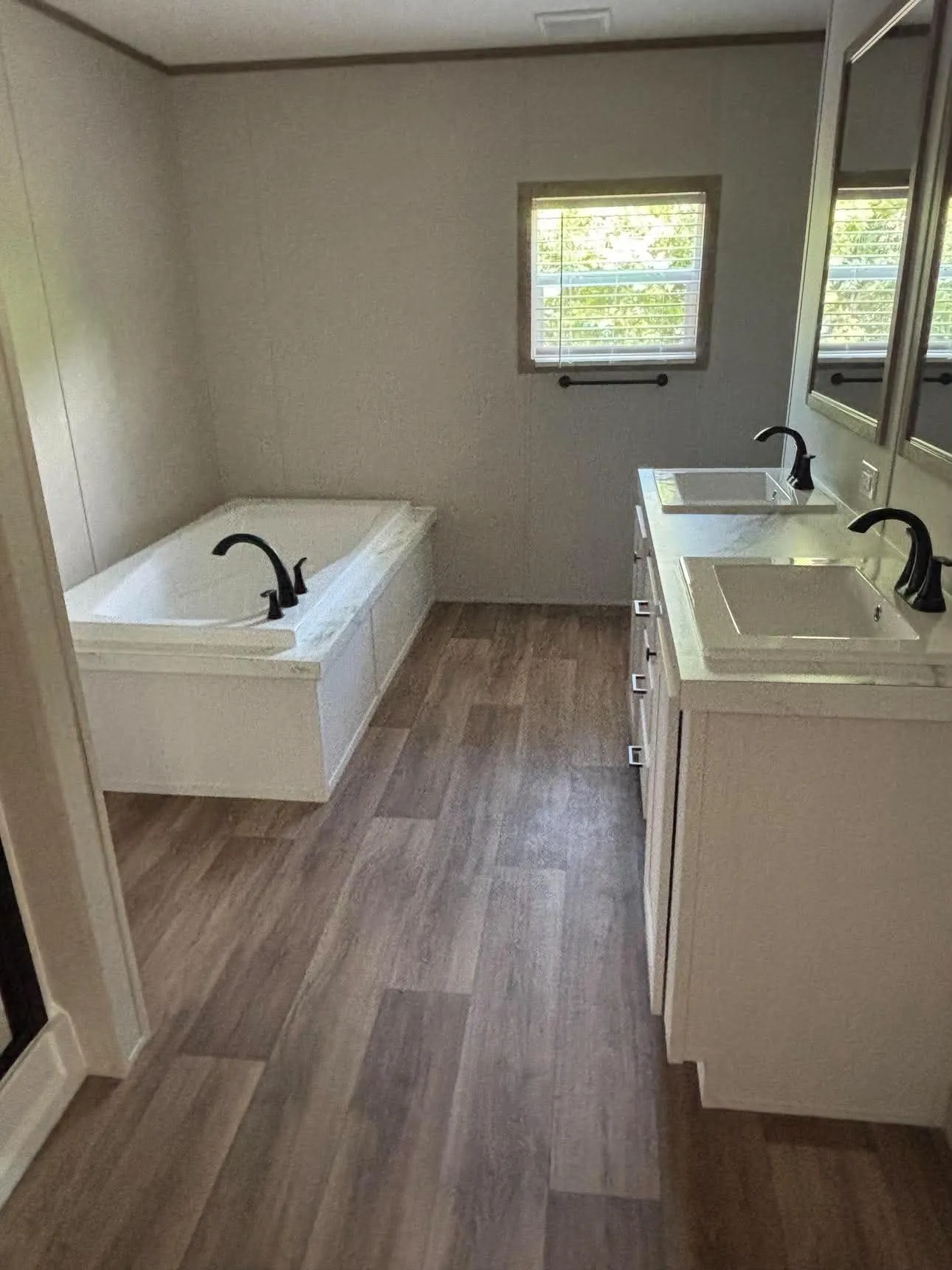 Mobile Home For Sale in Henderson County , 1429 Oak Hill Drive, Kemp, Texas 75143, 3 Bedroom, 2 Bathroom, Garage spaces, 1,475 Sqft, built in 2025, mls#21285589, Real Estate Agent in Kemp, Homes For Sale in Henderson county, Homes For Sale in Kemp, Realtor in Kemp Texas, Real Estate Brokerage Independent Realty Texas, Luminita Cordes Realtor