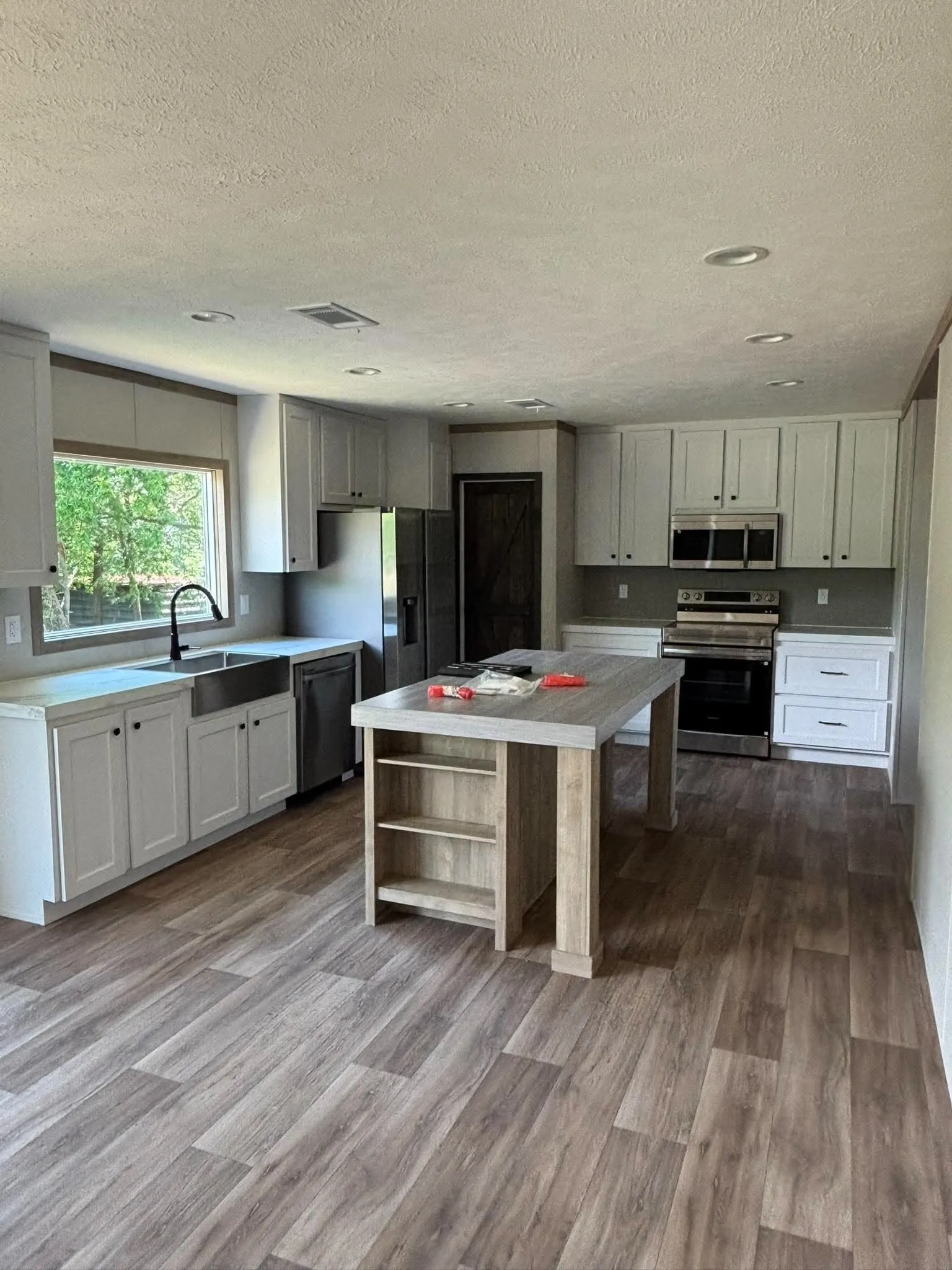 Mobile Home For Sale in Henderson County , 1429 Oak Hill Drive, Kemp, Texas 75143, 3 Bedroom, 2 Bathroom, Garage spaces, 1,475 Sqft, built in 2025, mls#21285589, Real Estate Agent in Kemp, Homes For Sale in Henderson county, Homes For Sale in Kemp, Realtor in Kemp Texas, Real Estate Brokerage Independent Realty Texas, Luminita Cordes Realtor