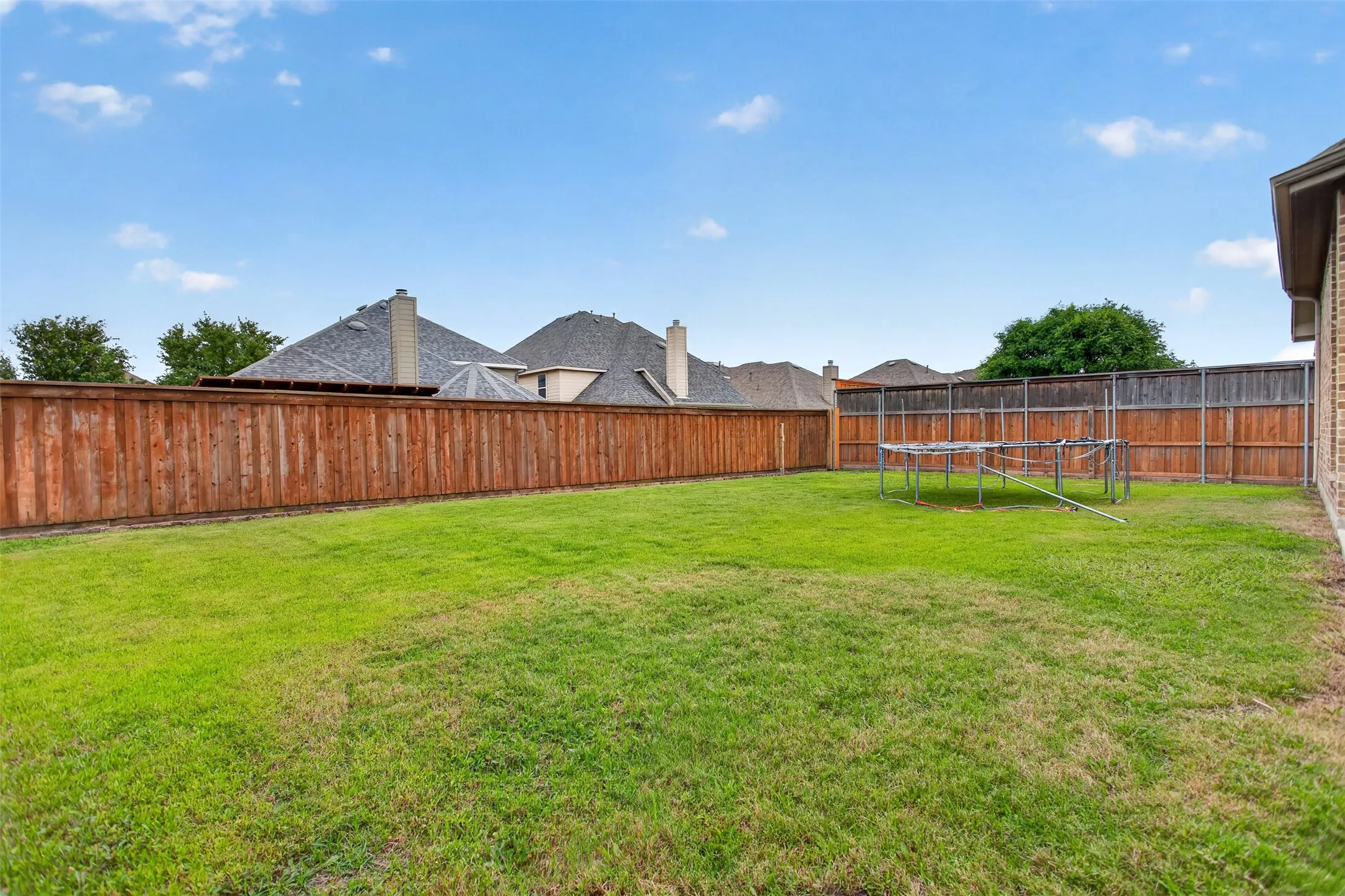 Single Family Residence For Sale in Kaufman County , 1013 Somerset Circle, Forney, Texas 75126, 3 Bedroom, 2 Bathroom, 2 Garage spaces, 1,855 Sqft, built in 2011, mls#21285035, Real Estate Agent in Forney, Homes For Sale in Kaufman county, Homes For Sale in Forney, Realtor in Forney Texas, Real Estate Brokerage Independent Realty Texas, Luminita Cordes Realtor