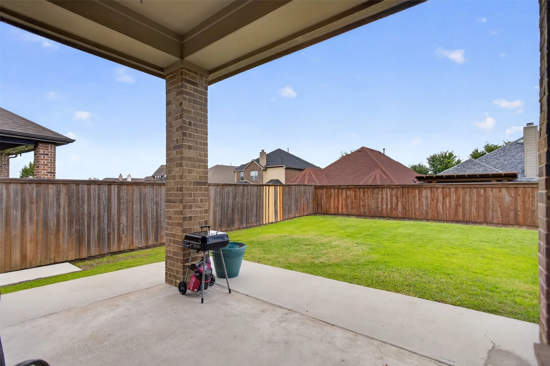 Single Family Residence For Sale in Kaufman County , 1013 Somerset Circle, Forney, Texas 75126, 3 Bedroom, 2 Bathroom, 2 Garage spaces, 1,855 Sqft, built in 2011, mls#21285035, Real Estate Agent in Forney, Homes For Sale in Kaufman county, Homes For Sale in Forney, Realtor in Forney Texas, Real Estate Brokerage Independent Realty Texas, Luminita Cordes Realtor