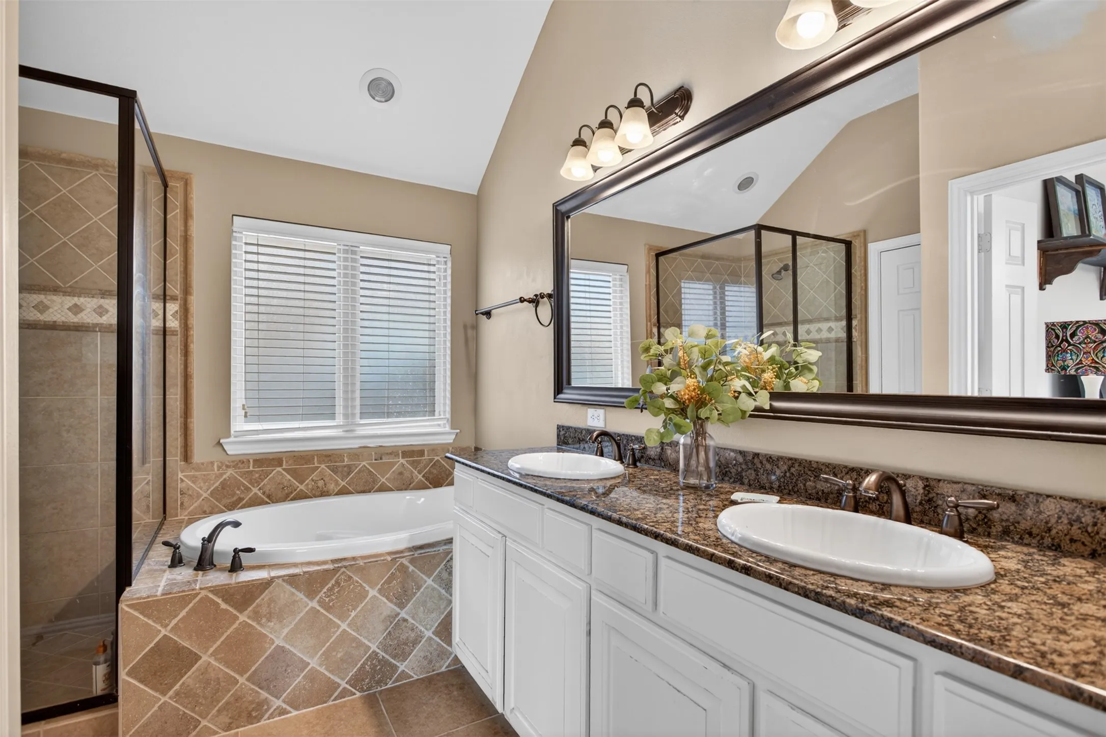 Single Family Residence For Sale in Kaufman County , 1013 Somerset Circle, Forney, Texas 75126, 3 Bedroom, 2 Bathroom, 2 Garage spaces, 1,855 Sqft, built in 2011, mls#21285035, Real Estate Agent in Forney, Homes For Sale in Kaufman county, Homes For Sale in Forney, Realtor in Forney Texas, Real Estate Brokerage Independent Realty Texas, Luminita Cordes Realtor