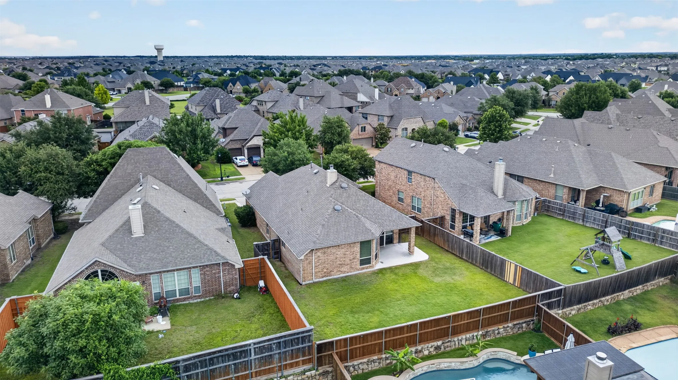 Single Family Residence For Sale in Kaufman County , 1013 Somerset Circle, Forney, Texas 75126, 3 Bedroom, 2 Bathroom, 2 Garage spaces, 1,855 Sqft, built in 2011, mls#21285035, Real Estate Agent in Forney, Homes For Sale in Kaufman county, Homes For Sale in Forney, Realtor in Forney Texas, Real Estate Brokerage Independent Realty Texas, Luminita Cordes Realtor