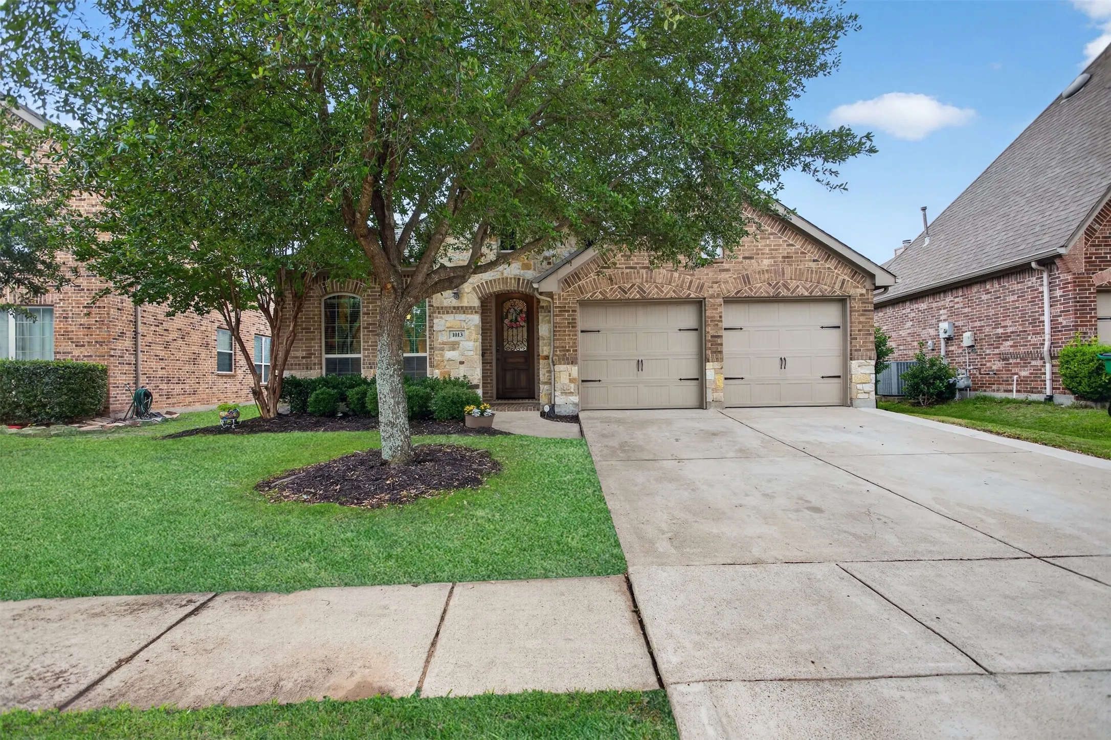 Single Family Residence For Sale in Kaufman County , 1013 Somerset Circle, Forney, Texas 75126, 3 Bedroom, 2 Bathroom, 2 Garage spaces, 1,855 Sqft, built in 2011, mls#21285035, Real Estate Agent in Forney, Homes For Sale in Kaufman county, Homes For Sale in Forney, Realtor in Forney Texas, Real Estate Brokerage Independent Realty Texas, Luminita Cordes Realtor