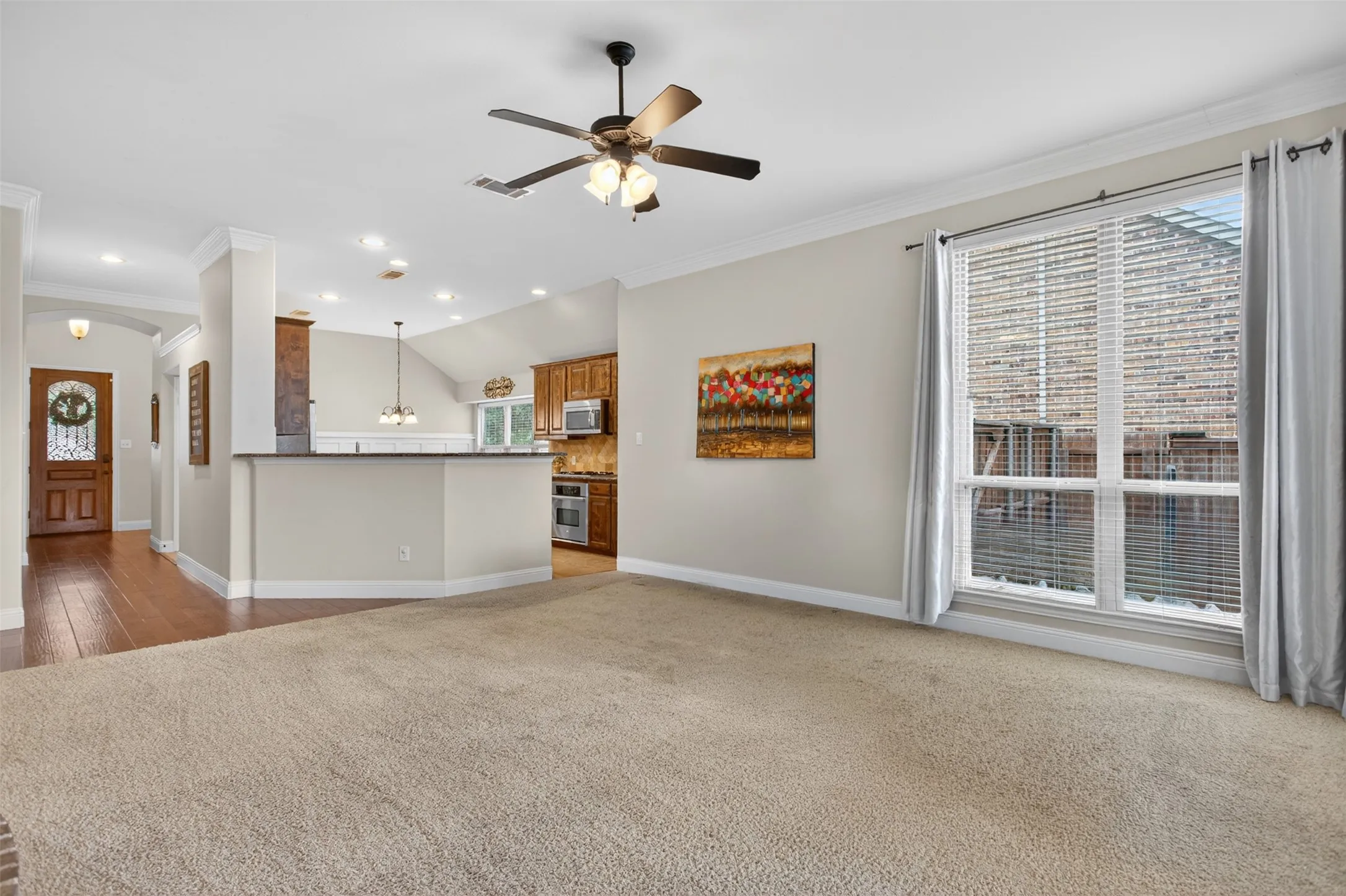 Single Family Residence For Sale in Kaufman County , 1013 Somerset Circle, Forney, Texas 75126, 3 Bedroom, 2 Bathroom, 2 Garage spaces, 1,855 Sqft, built in 2011, mls#21285035, Real Estate Agent in Forney, Homes For Sale in Kaufman county, Homes For Sale in Forney, Realtor in Forney Texas, Real Estate Brokerage Independent Realty Texas, Luminita Cordes Realtor