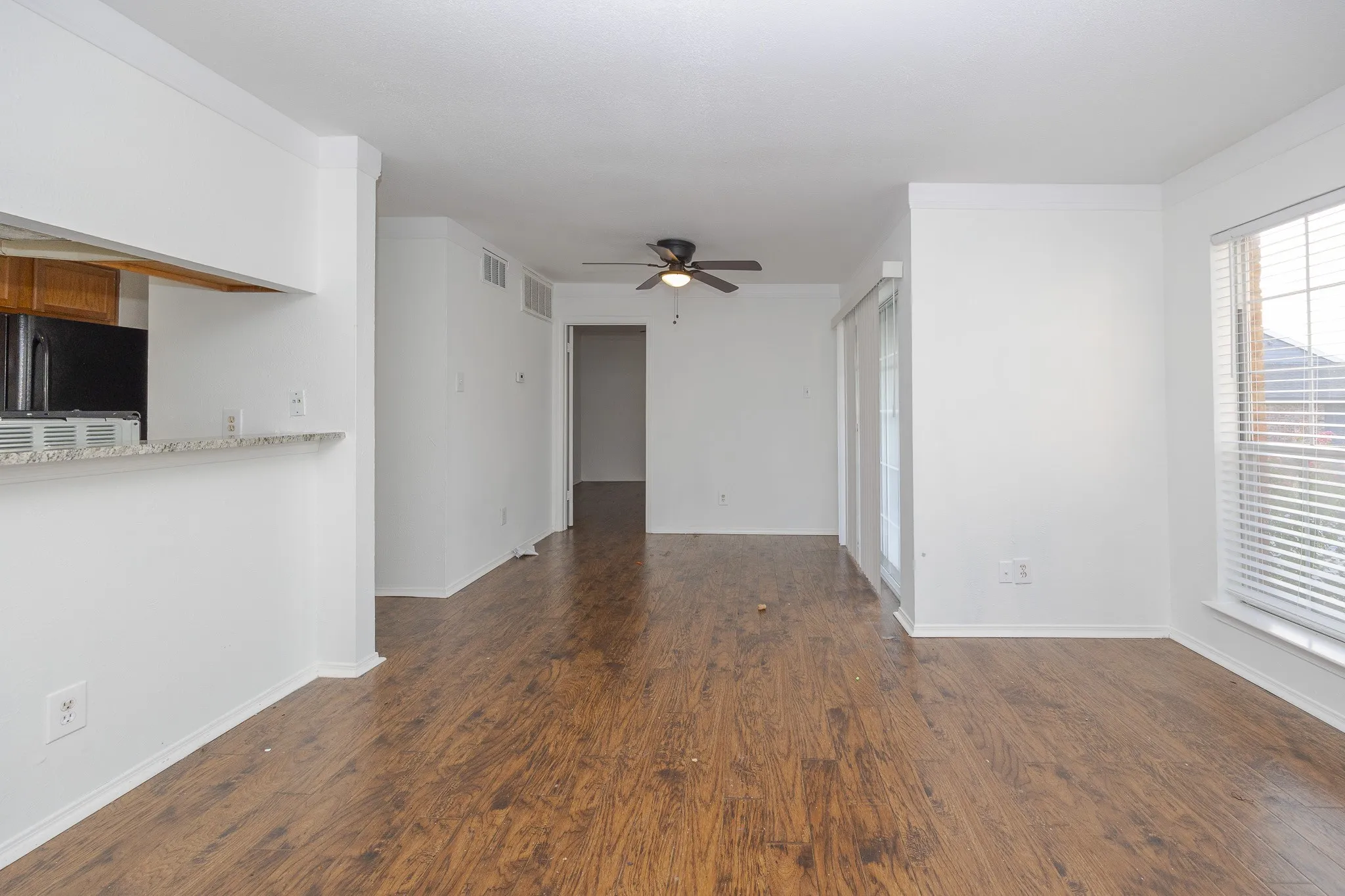 Condominium For Rent in Collin County , 18333 Roehampton Drive 825, Dallas, Texas 75252, 1 Bedroom, 1 Bathroom, Garage spaces, 584 Sqft, built in 1985, mls#21285632, Real Estate Agent in Dallas, Homes For Rent in Collin county, Homes For Rent in Dallas, Realtor in Dallas Texas, Real Estate Brokerage Independent Realty Texas, Luminita Cordes Realtor