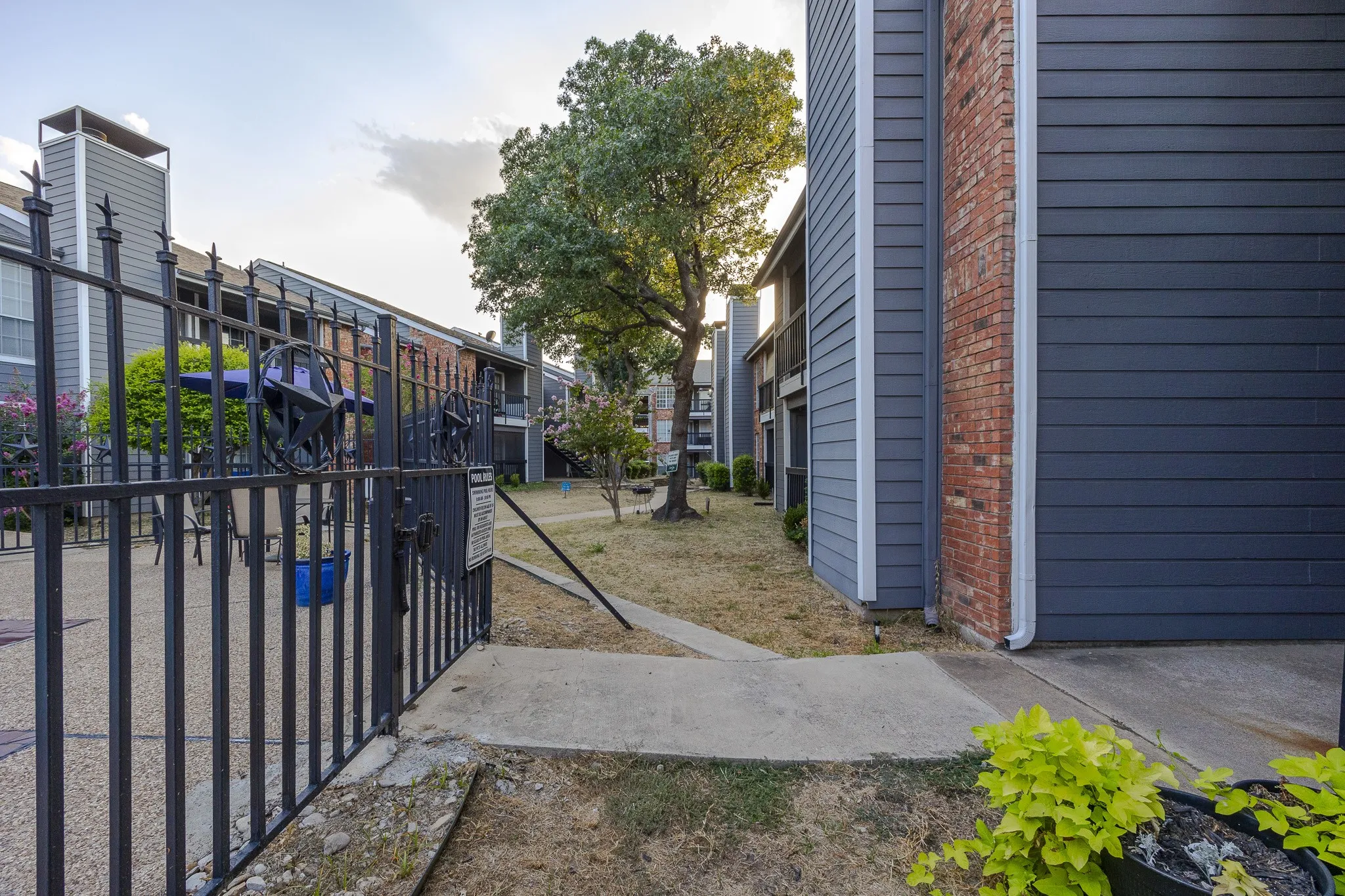Condominium For Rent in Collin County , 18333 Roehampton Drive 825, Dallas, Texas 75252, 1 Bedroom, 1 Bathroom, Garage spaces, 584 Sqft, built in 1985, mls#21285632, Real Estate Agent in Dallas, Homes For Rent in Collin county, Homes For Rent in Dallas, Realtor in Dallas Texas, Real Estate Brokerage Independent Realty Texas, Luminita Cordes Realtor