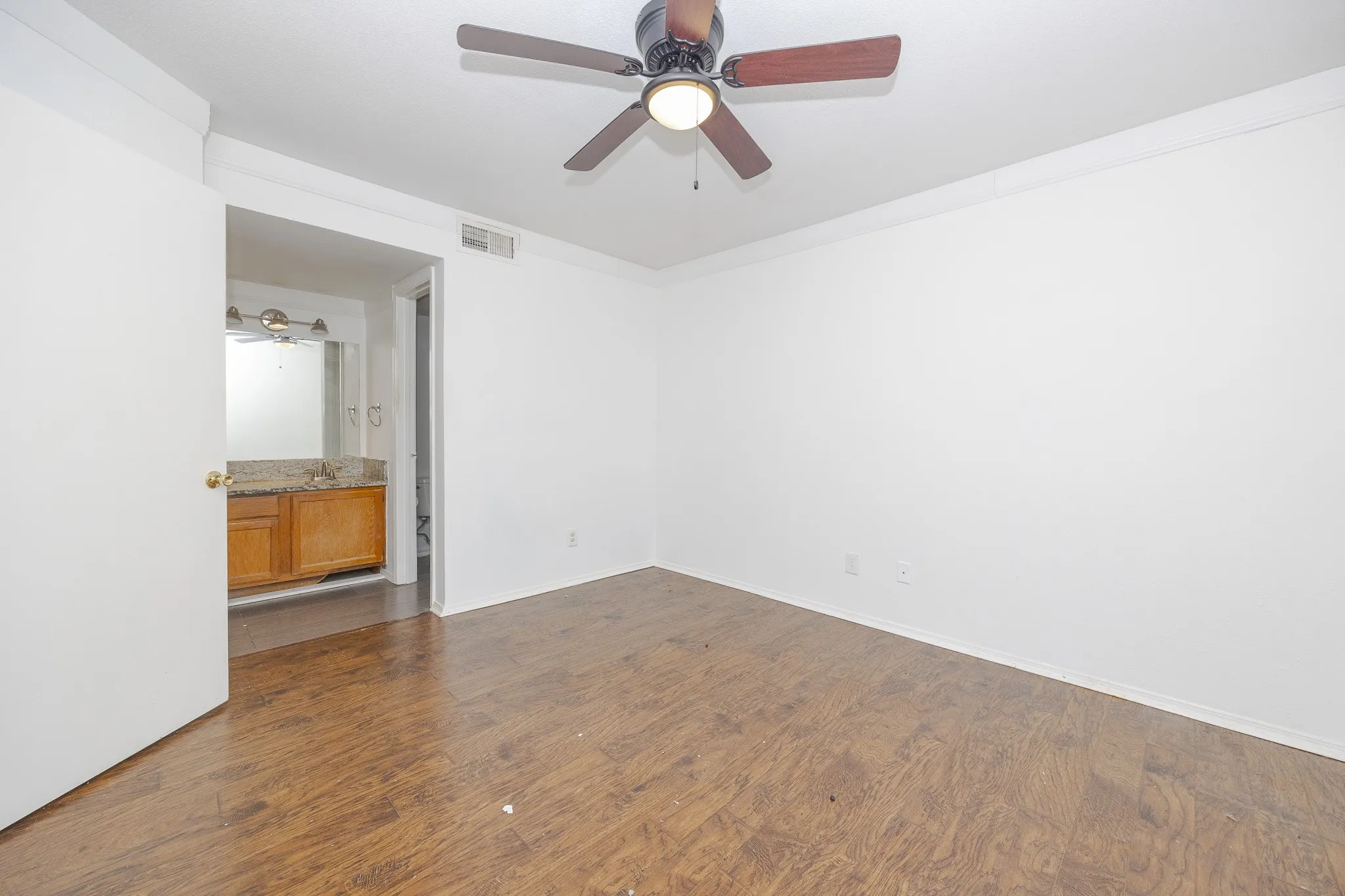 Condominium For Rent in Collin County , 18333 Roehampton Drive 825, Dallas, Texas 75252, 1 Bedroom, 1 Bathroom, Garage spaces, 584 Sqft, built in 1985, mls#21285632, Real Estate Agent in Dallas, Homes For Rent in Collin county, Homes For Rent in Dallas, Realtor in Dallas Texas, Real Estate Brokerage Independent Realty Texas, Luminita Cordes Realtor
