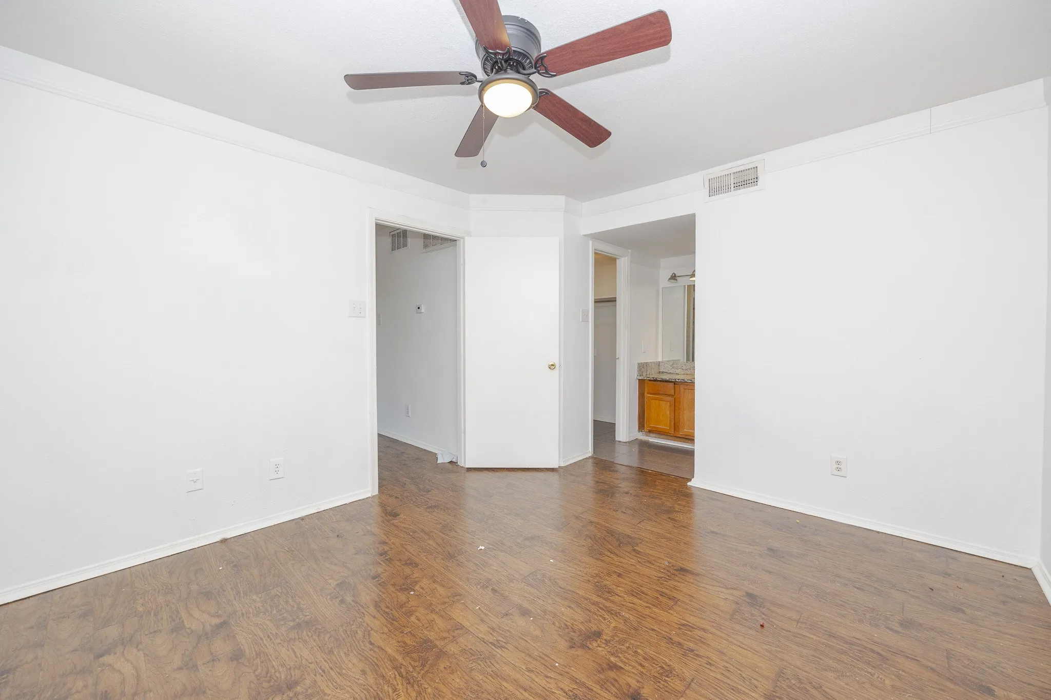 Condominium For Rent in Collin County , 18333 Roehampton Drive 825, Dallas, Texas 75252, 1 Bedroom, 1 Bathroom, Garage spaces, 584 Sqft, built in 1985, mls#21285632, Real Estate Agent in Dallas, Homes For Rent in Collin county, Homes For Rent in Dallas, Realtor in Dallas Texas, Real Estate Brokerage Independent Realty Texas, Luminita Cordes Realtor