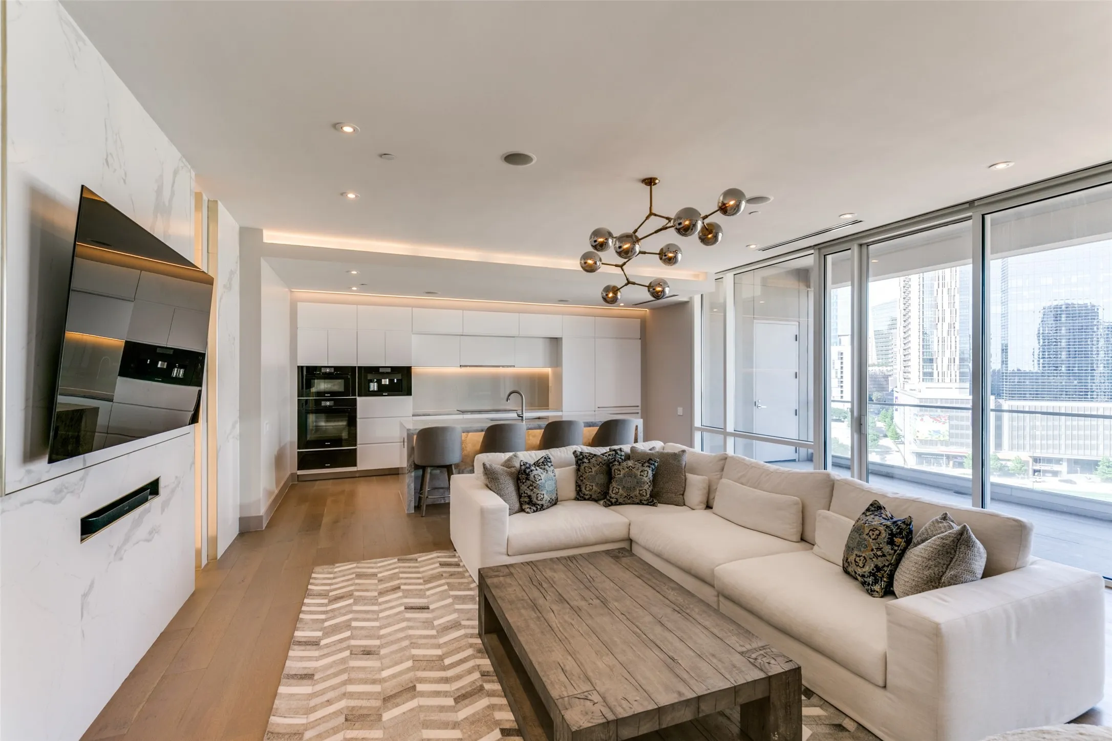 Condominium For Sale in Dallas County , 2408 Victory Park Lane 939, Dallas, Texas 75219, 2 Bedroom, 3 Bathroom, 2 Garage spaces, 1,759 Sqft, built in 2005, mls#21285615, Real Estate Agent in Dallas, Homes For Sale in Dallas county, Homes For Sale in Dallas, Realtor in Dallas Texas, Real Estate Brokerage Independent Realty Texas, Luminita Cordes Realtor