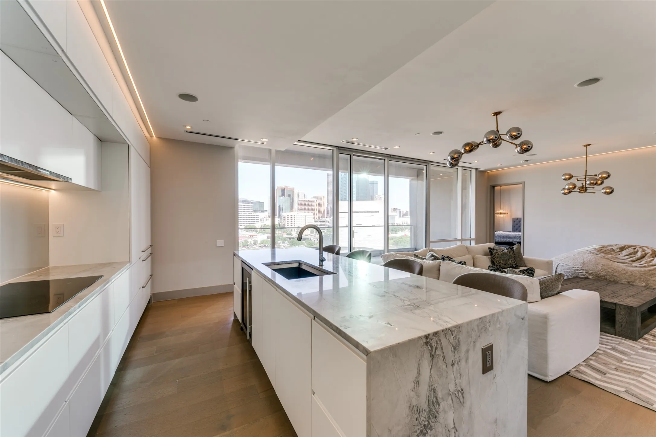 Condominium For Sale in Dallas County , 2408 Victory Park Lane 939, Dallas, Texas 75219, 2 Bedroom, 3 Bathroom, 2 Garage spaces, 1,759 Sqft, built in 2005, mls#21285615, Real Estate Agent in Dallas, Homes For Sale in Dallas county, Homes For Sale in Dallas, Realtor in Dallas Texas, Real Estate Brokerage Independent Realty Texas, Luminita Cordes Realtor
