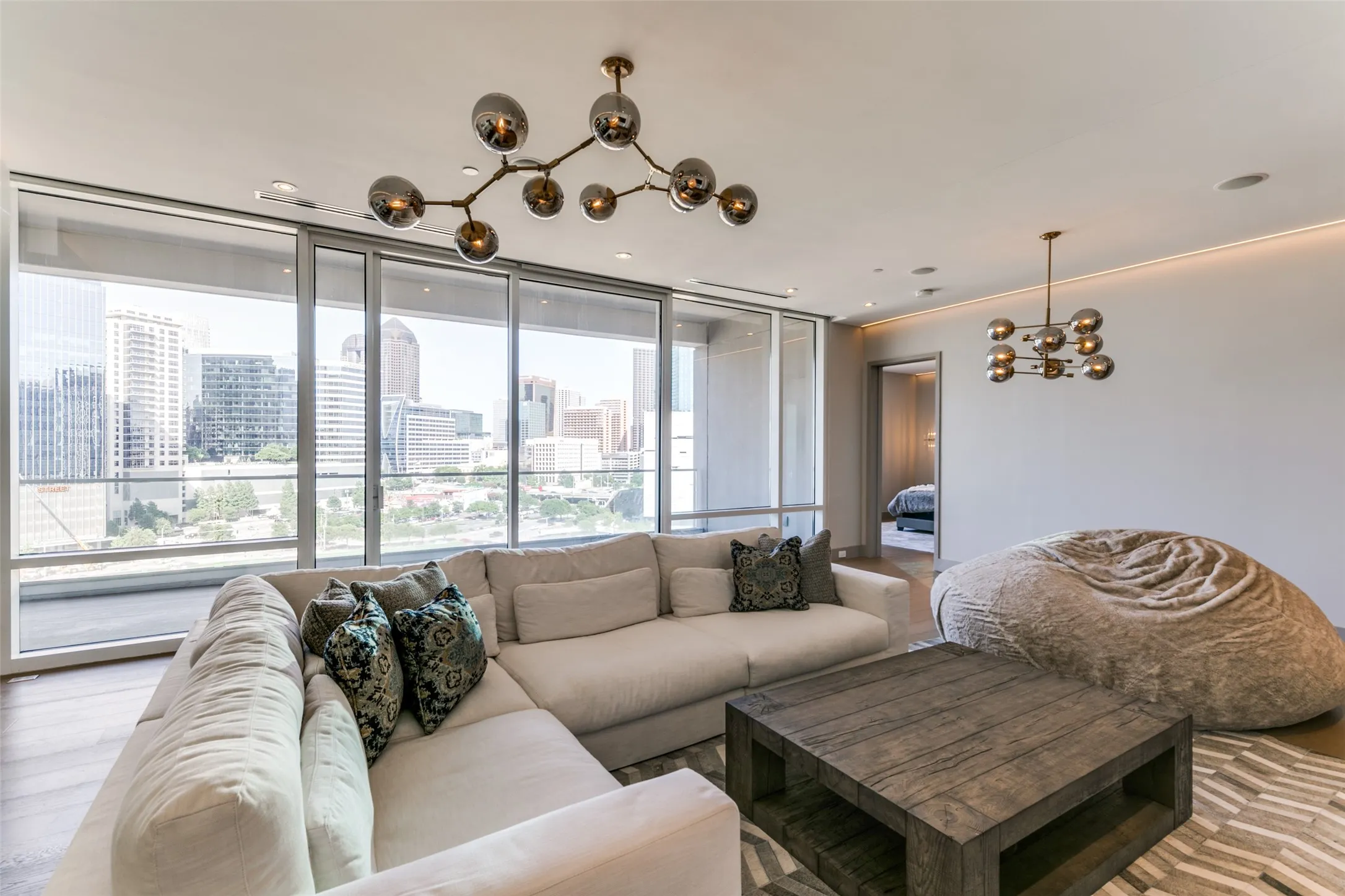 Condominium For Sale in Dallas County , 2408 Victory Park Lane 939, Dallas, Texas 75219, 2 Bedroom, 3 Bathroom, 2 Garage spaces, 1,759 Sqft, built in 2005, mls#21285615, Real Estate Agent in Dallas, Homes For Sale in Dallas county, Homes For Sale in Dallas, Realtor in Dallas Texas, Real Estate Brokerage Independent Realty Texas, Luminita Cordes Realtor