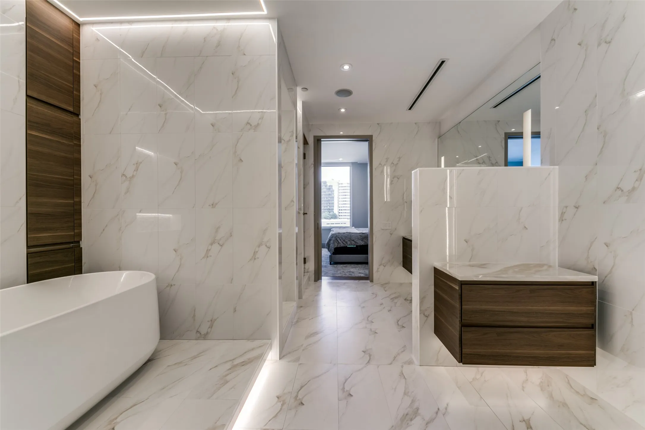 Condominium For Sale in Dallas County , 2408 Victory Park Lane 939, Dallas, Texas 75219, 2 Bedroom, 3 Bathroom, 2 Garage spaces, 1,759 Sqft, built in 2005, mls#21285615, Real Estate Agent in Dallas, Homes For Sale in Dallas county, Homes For Sale in Dallas, Realtor in Dallas Texas, Real Estate Brokerage Independent Realty Texas, Luminita Cordes Realtor