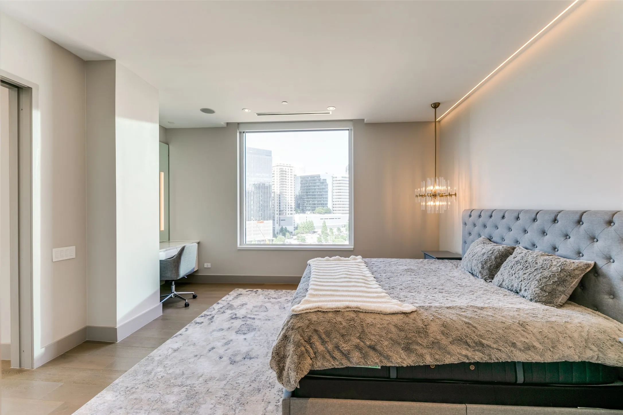 Condominium For Sale in Dallas County , 2408 Victory Park Lane 939, Dallas, Texas 75219, 2 Bedroom, 3 Bathroom, 2 Garage spaces, 1,759 Sqft, built in 2005, mls#21285615, Real Estate Agent in Dallas, Homes For Sale in Dallas county, Homes For Sale in Dallas, Realtor in Dallas Texas, Real Estate Brokerage Independent Realty Texas, Luminita Cordes Realtor