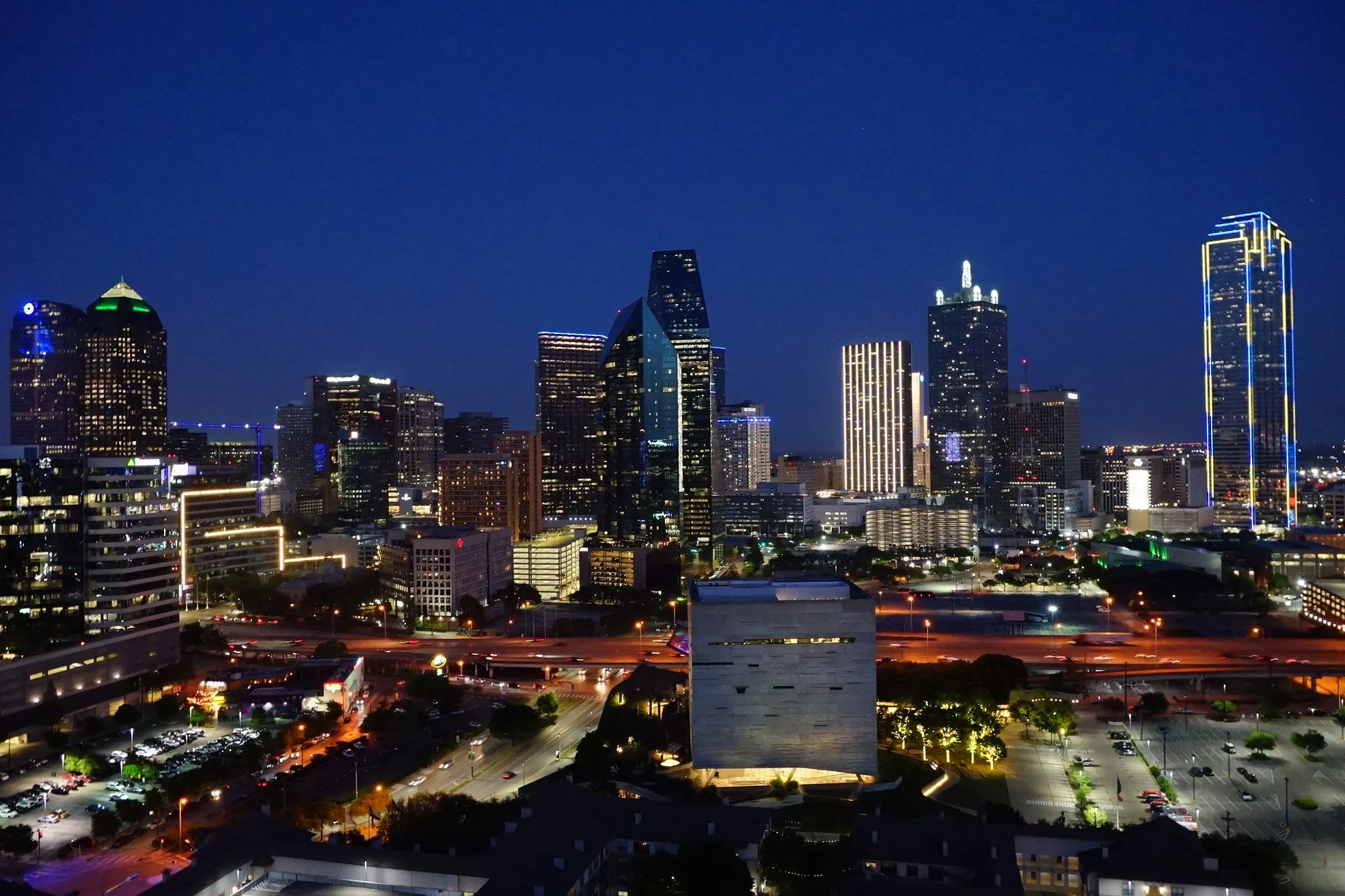 Condominium For Sale in Dallas County , 2408 Victory Park Lane 939, Dallas, Texas 75219, 2 Bedroom, 3 Bathroom, 2 Garage spaces, 1,759 Sqft, built in 2005, mls#21285615, Real Estate Agent in Dallas, Homes For Sale in Dallas county, Homes For Sale in Dallas, Realtor in Dallas Texas, Real Estate Brokerage Independent Realty Texas, Luminita Cordes Realtor