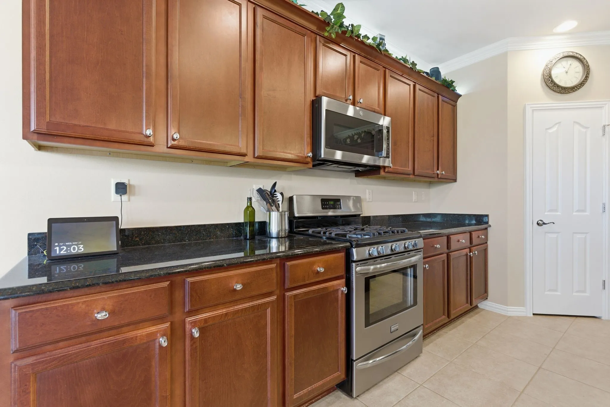 New MW, DW and Refrigerator in 2023. Gas cooktop/range 2017