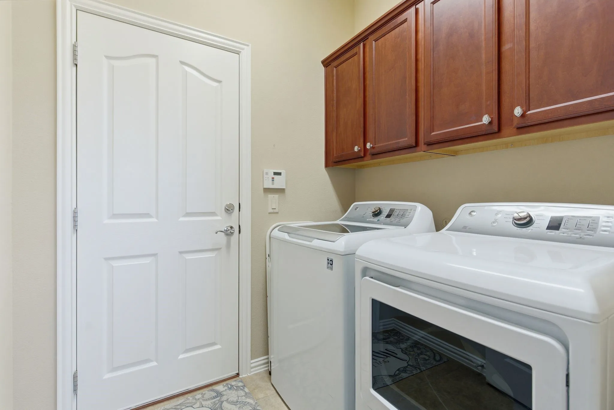 Single Family Residence For Sale in Denton County , 9009 Perimeter Street, Denton, Texas 76207, 2 Bedroom, 2 Bathroom, 2 Garage spaces, 1,851 Sqft, built in 2007, mls#21282373, Real Estate Agent in Denton, Homes For Sale in Denton county, Homes For Sale in Denton, Realtor in Denton Texas, Real Estate Brokerage Independent Realty Texas, Luminita Cordes Realtor