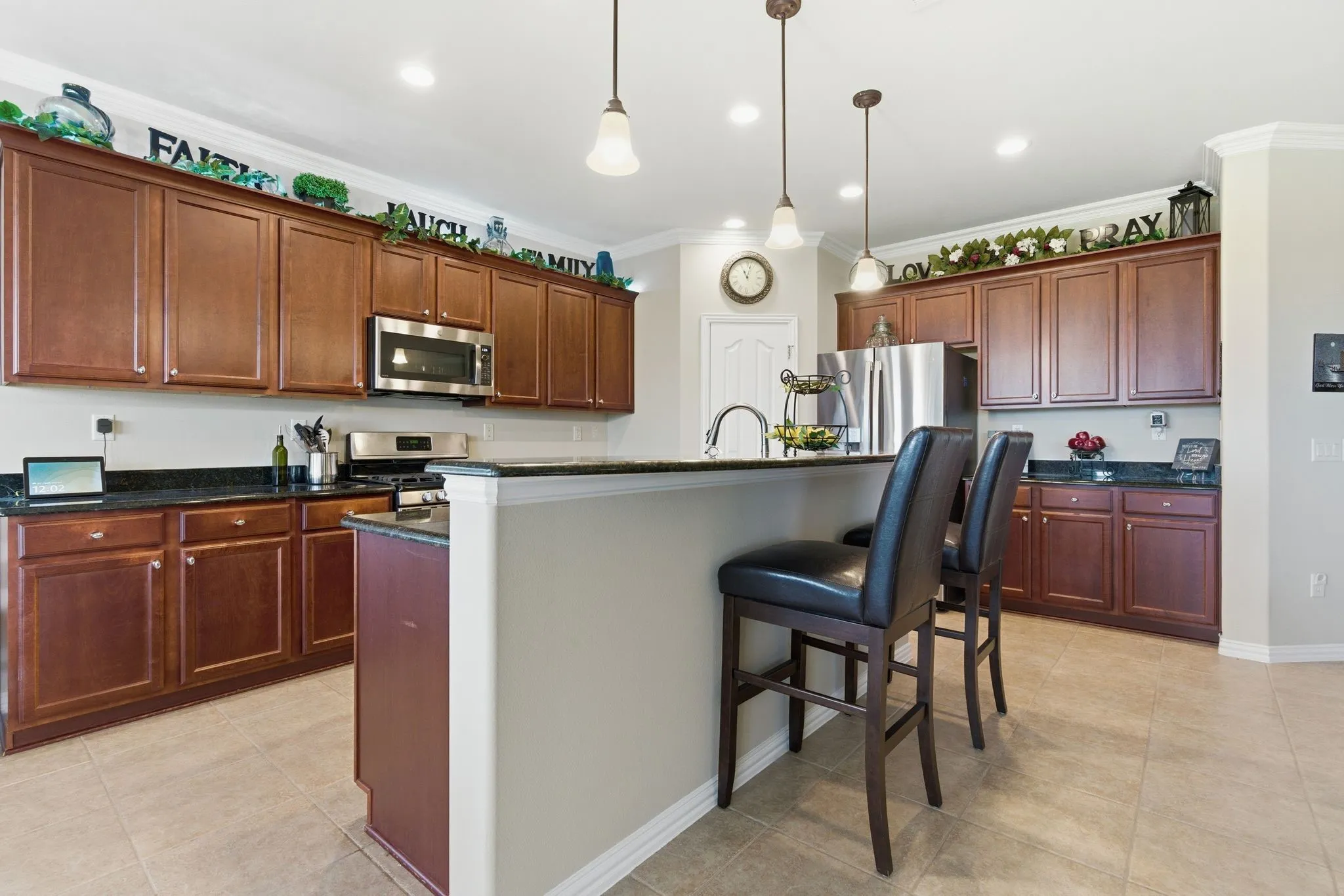 Spacious entertainers kitchen