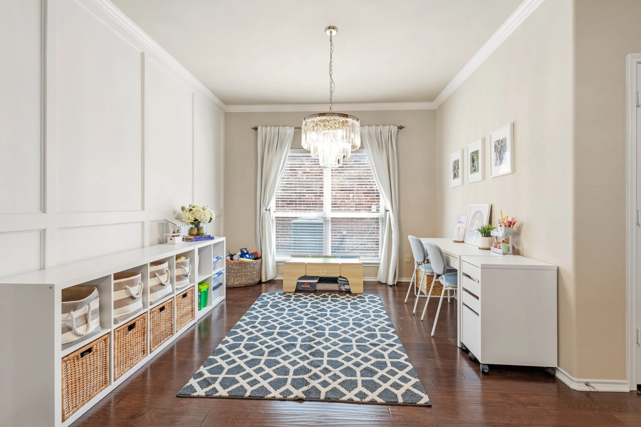 Fun flex space- gameroon, dining room, another living space