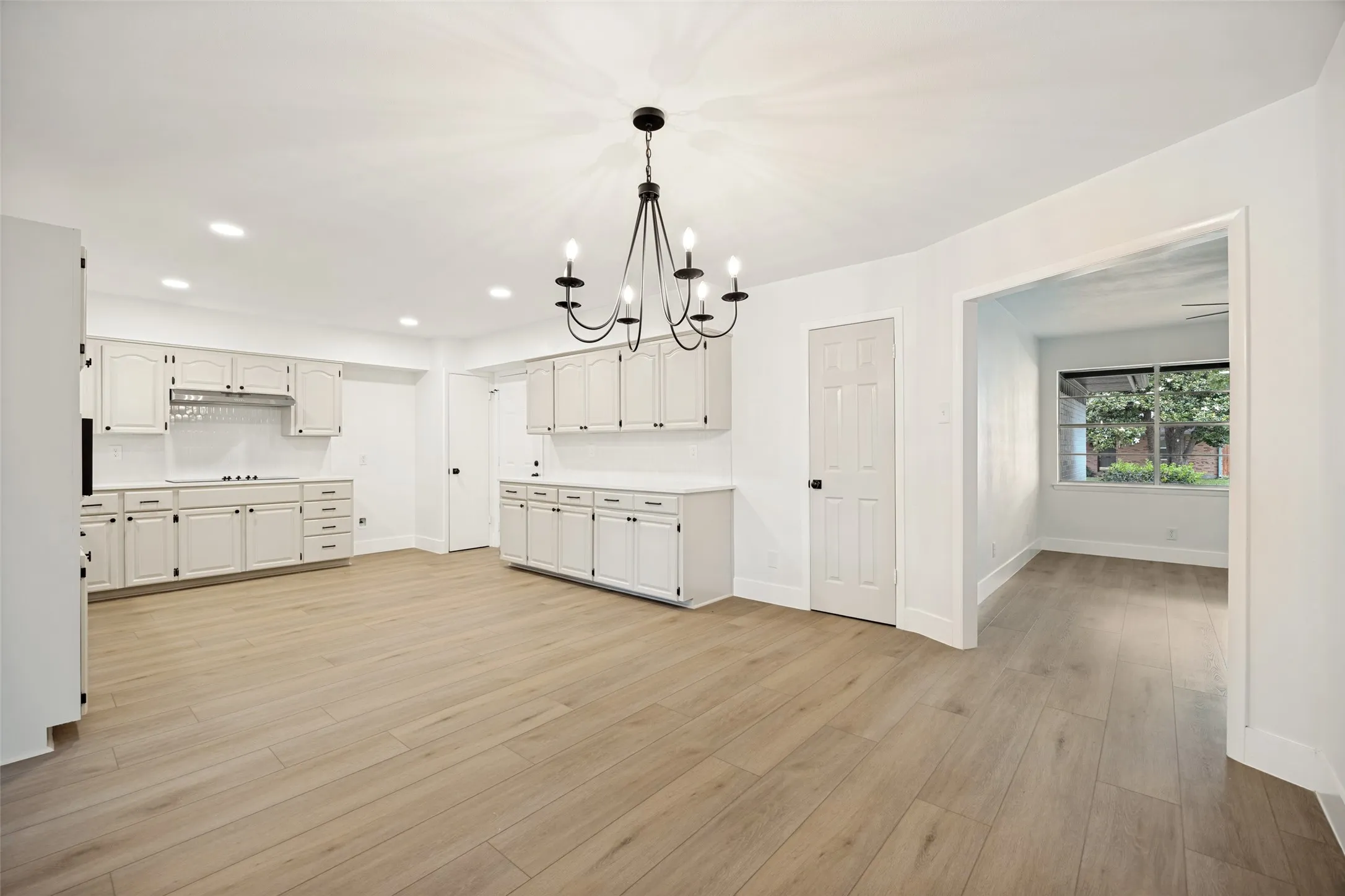Single Family Residence For Sale in Dallas County , 1310 Carroll Drive, Garland, Texas 75041, 3 Bedroom, 2 Bathroom, Garage spaces, 1,825 Sqft, built in 1962, mls#21285775, Real Estate Agent in Garland, Homes For Sale in Dallas county, Homes For Sale in Garland, Realtor in Garland Texas, Real Estate Brokerage Independent Realty Texas, Luminita Cordes Realtor