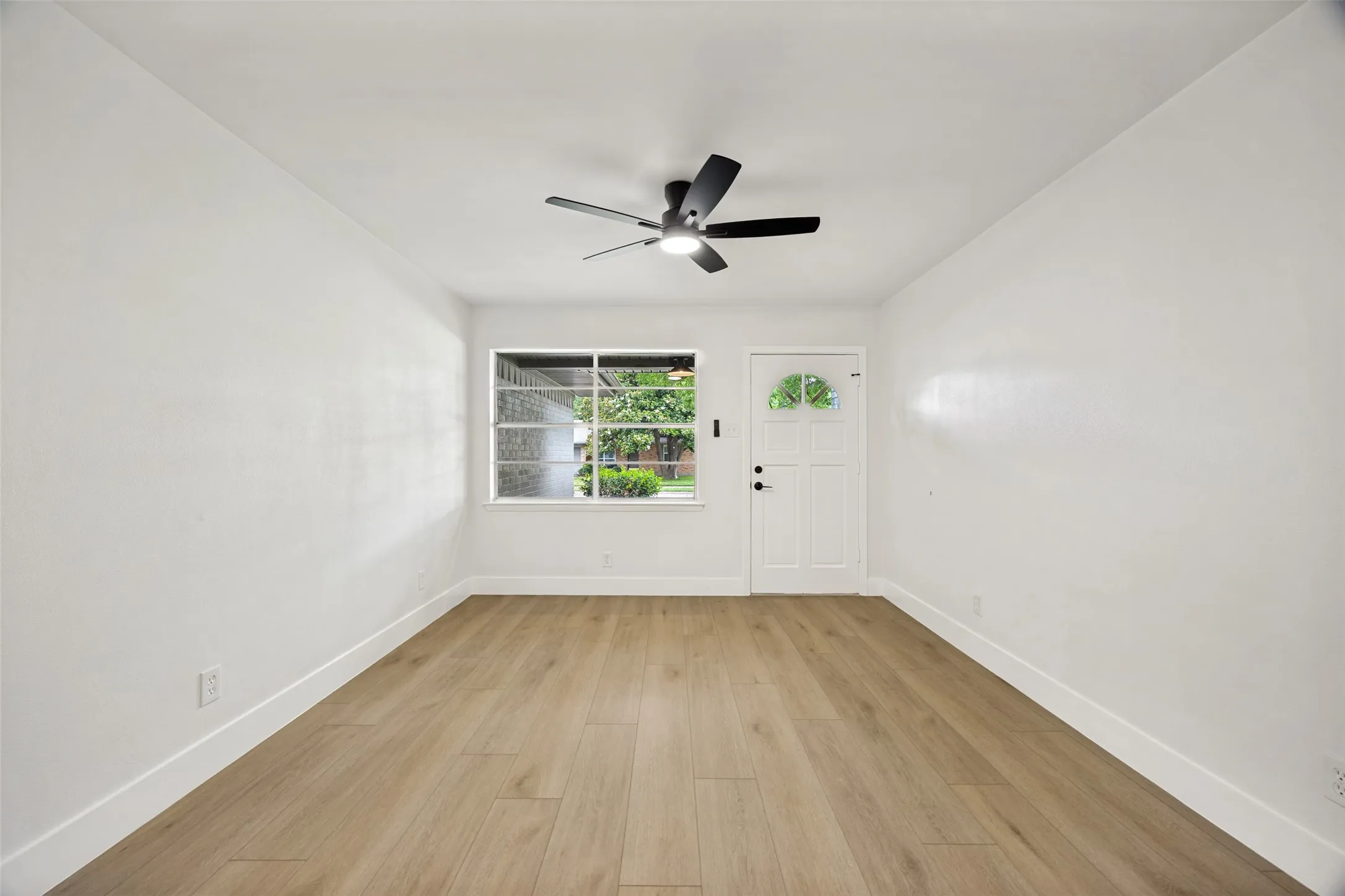 Single Family Residence For Sale in Dallas County , 1310 Carroll Drive, Garland, Texas 75041, 3 Bedroom, 2 Bathroom, Garage spaces, 1,825 Sqft, built in 1962, mls#21285775, Real Estate Agent in Garland, Homes For Sale in Dallas county, Homes For Sale in Garland, Realtor in Garland Texas, Real Estate Brokerage Independent Realty Texas, Luminita Cordes Realtor