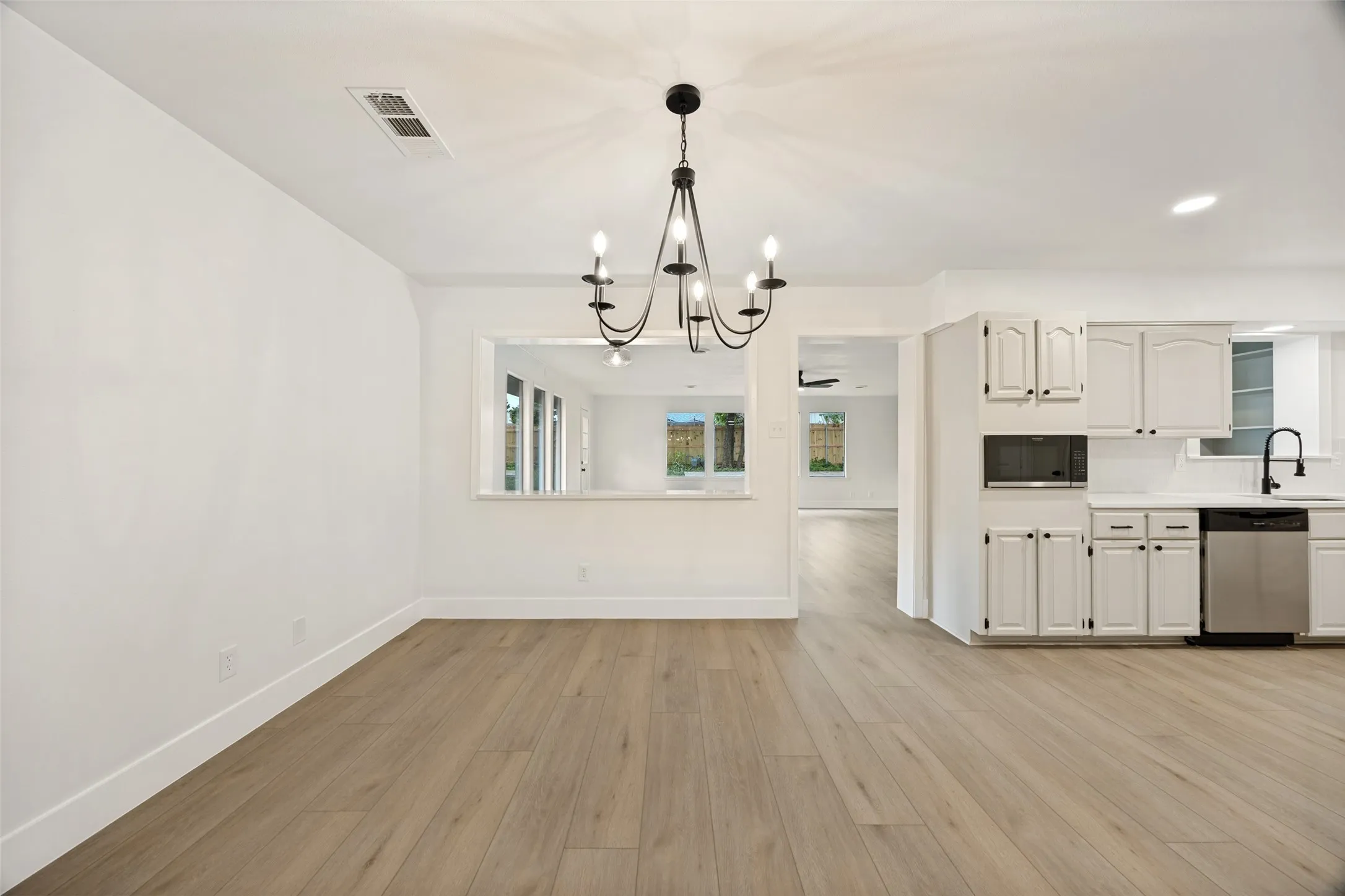 Single Family Residence For Sale in Dallas County , 1310 Carroll Drive, Garland, Texas 75041, 3 Bedroom, 2 Bathroom, Garage spaces, 1,825 Sqft, built in 1962, mls#21285775, Real Estate Agent in Garland, Homes For Sale in Dallas county, Homes For Sale in Garland, Realtor in Garland Texas, Real Estate Brokerage Independent Realty Texas, Luminita Cordes Realtor