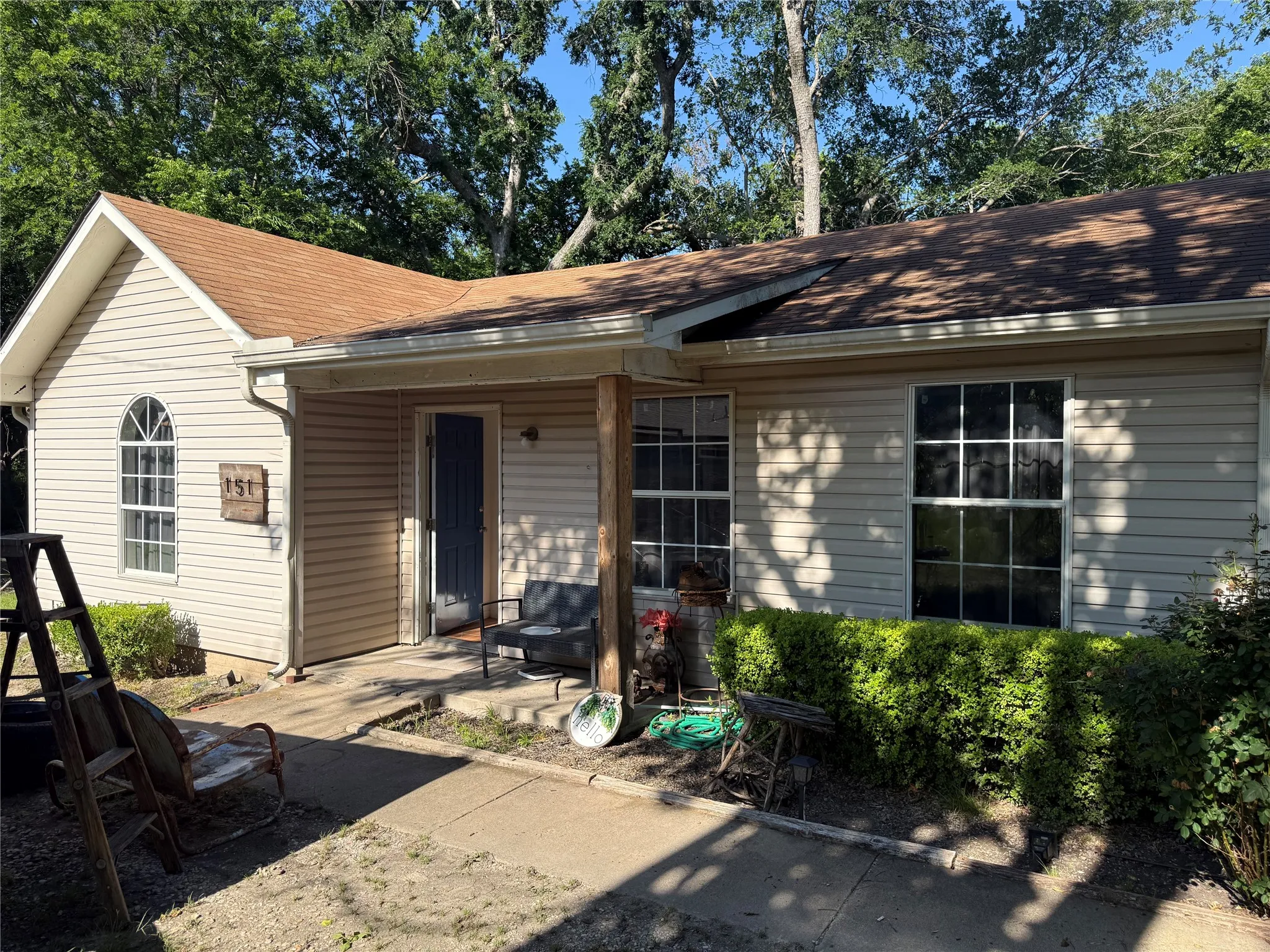 Single Family Residence For Sale in Grayson County , 151 Wilson Lane, Van Alstyne, Texas 75495, 2 Bedrooms, 1 Bathroom, Garage spaces, 868 Sqft, built in 2000, Price $90,000, mls#21285783, Real Estate Agent in Van Alstyne, Homes For Sale in Grayson county, Homes For Sale in Van Alstyne, Realtor in Van Alstyne Texas, Real Estate Brokerage Independent Realty Texas, Luminita Cordes Realtor